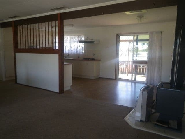 47 Taylor Street, ROMA QLD 4455, Roma - Thumbnail 4