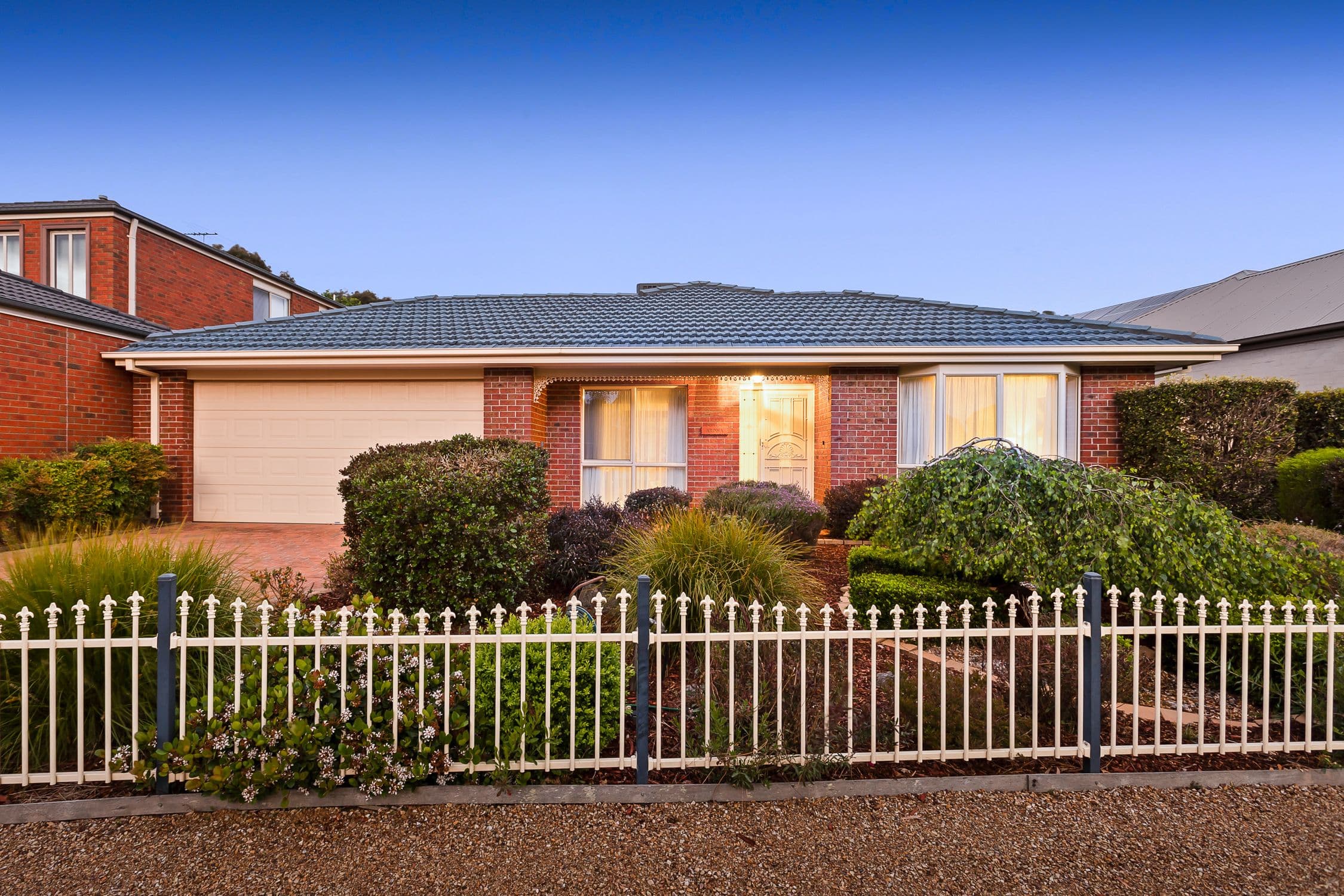8 Lowanna Street, Berwick VIC 3806, Berwick - Thumbnail 2