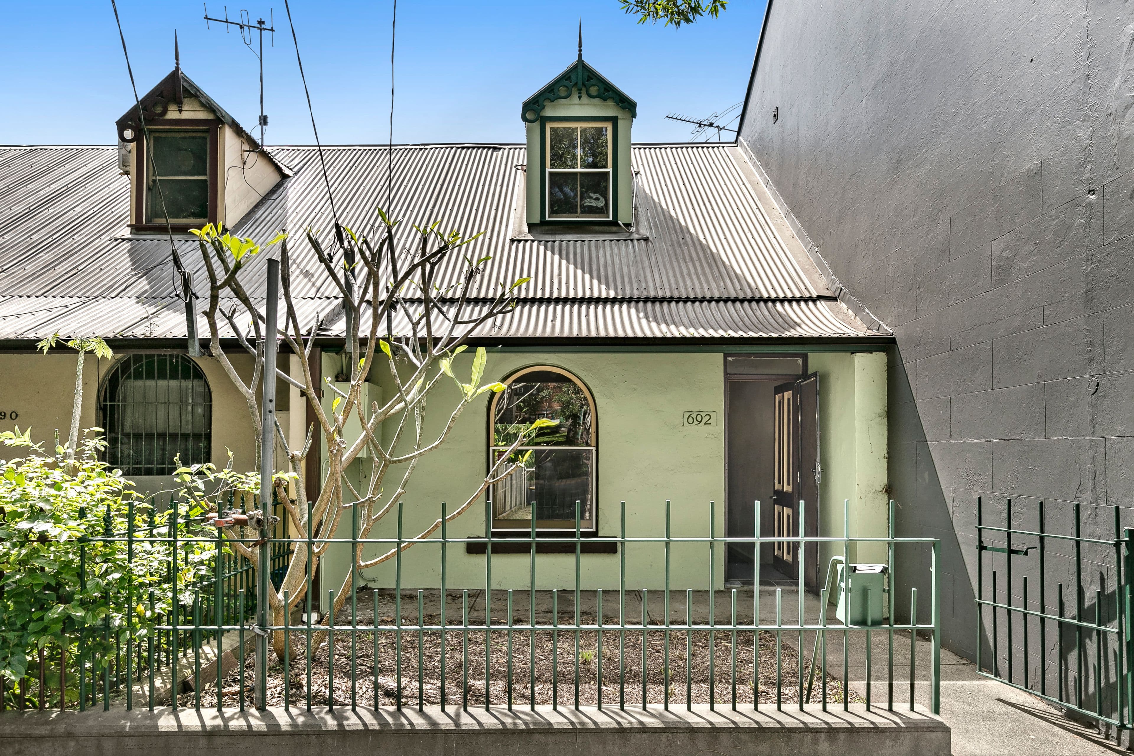 692 Elizabeth Street, Waterloo - Image 1