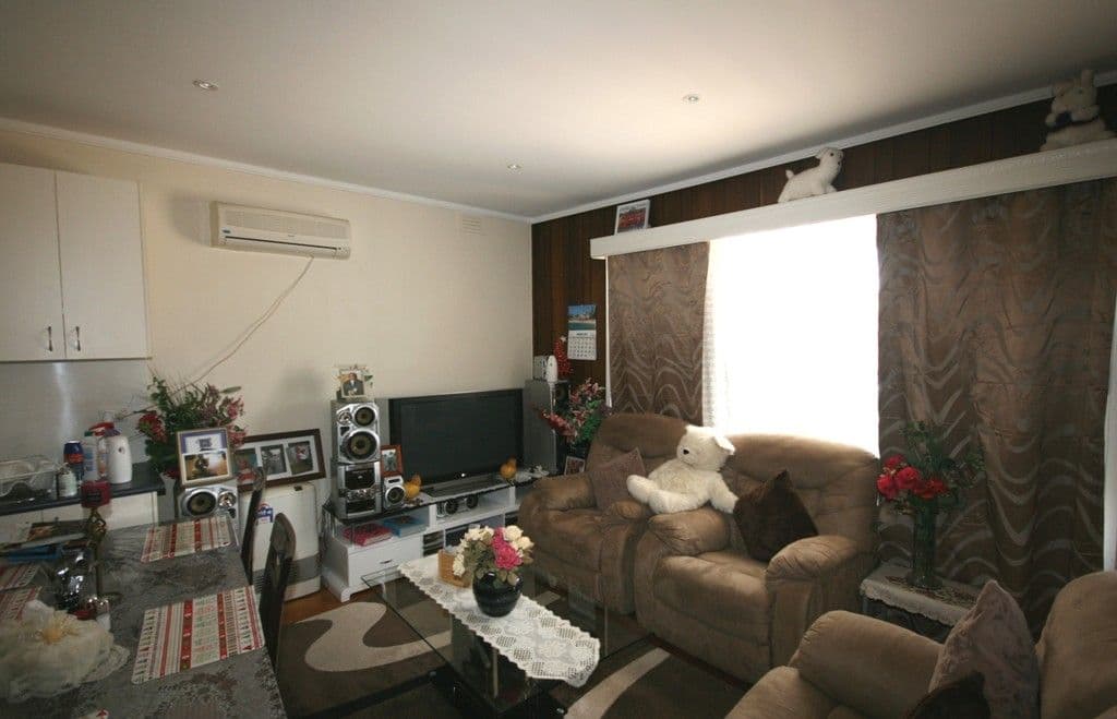 41 Power Street, ST ALBANS VIC 3021, St Albans - Thumbnail 2