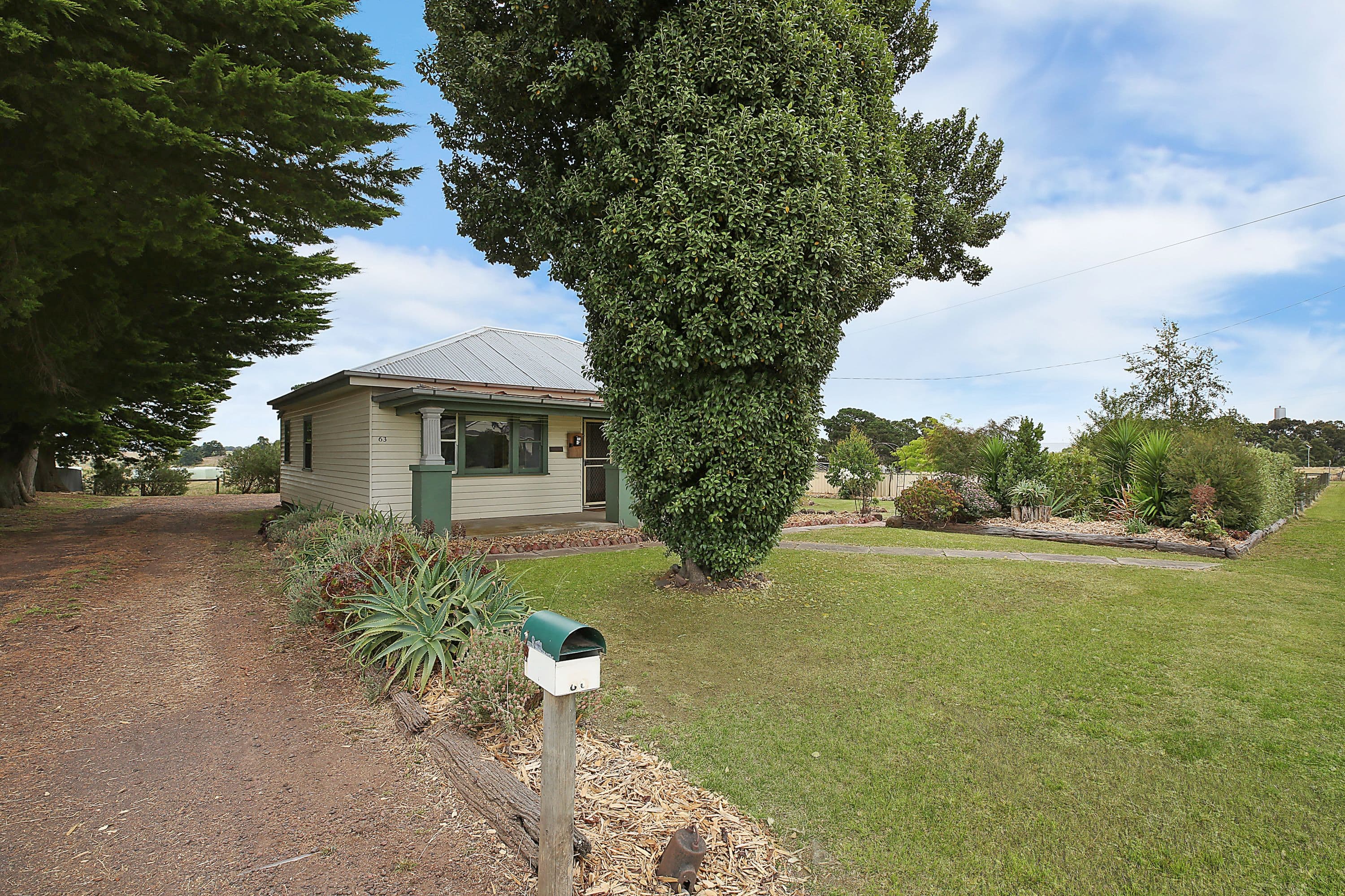 63 Mitchell Street, Cobden VIC 3266, Cobden - Thumbnail 2