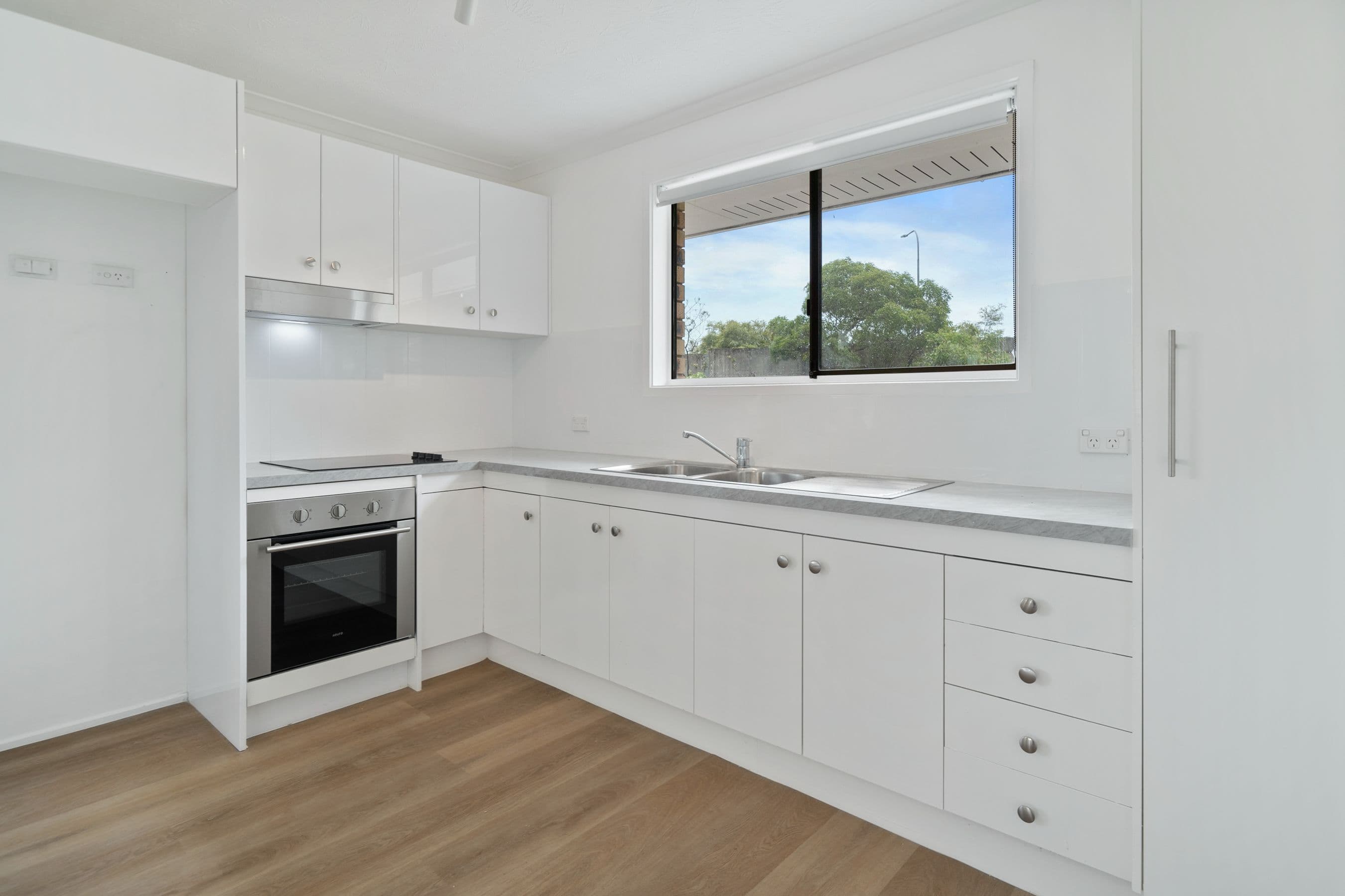13 Dublin Drive, Eagleby QLD 4207, Eagleby - Thumbnail 2
