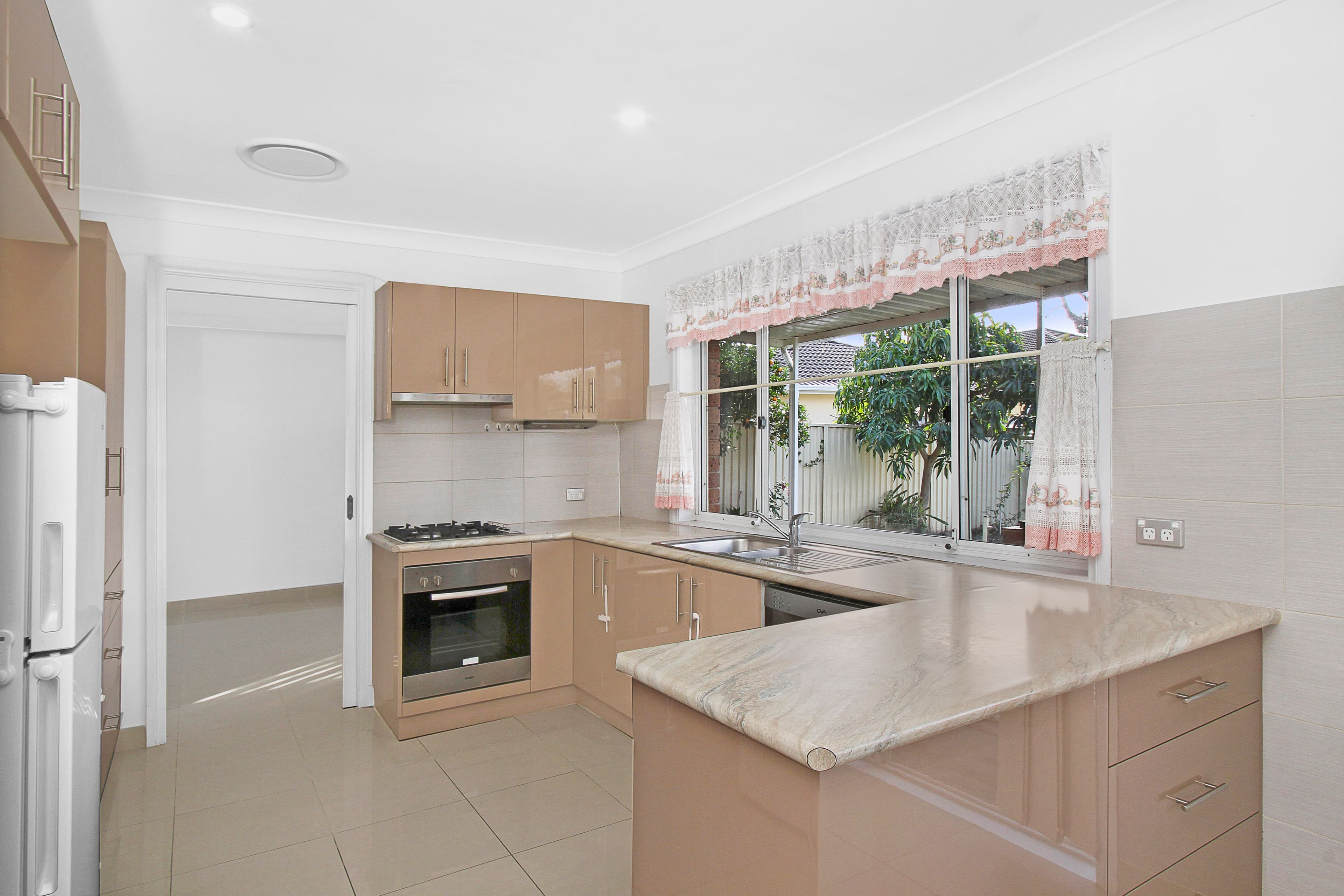 11 Monaro Close, Bossley Park - Thumbnail 2