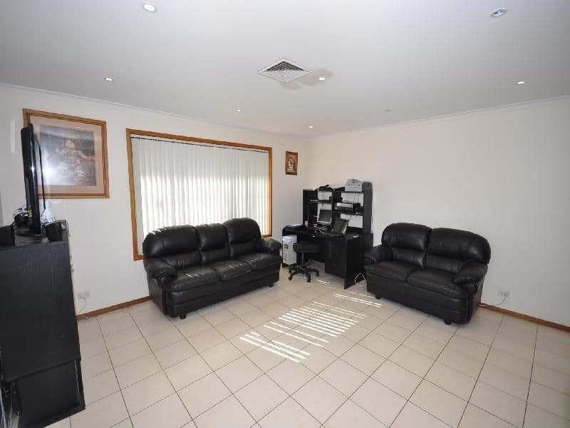 19 Brooker Drive, HILLBANK SA 5112, Hillbank - Thumbnail 2