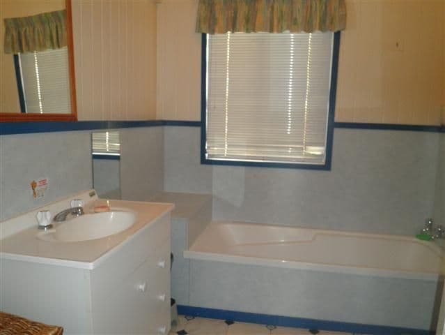 14 William Street, ROMA QLD 4455, Roma - Thumbnail 3