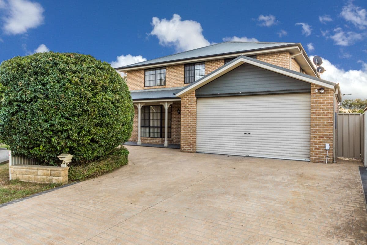 50 Ivy Avenue, McGraths Hill - Image 1