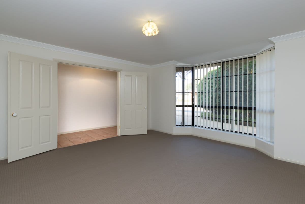 50 Ivy Avenue, McGraths Hill - Thumbnail 2