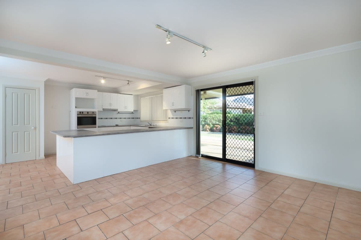 50 Ivy Avenue, McGraths Hill - Thumbnail 4