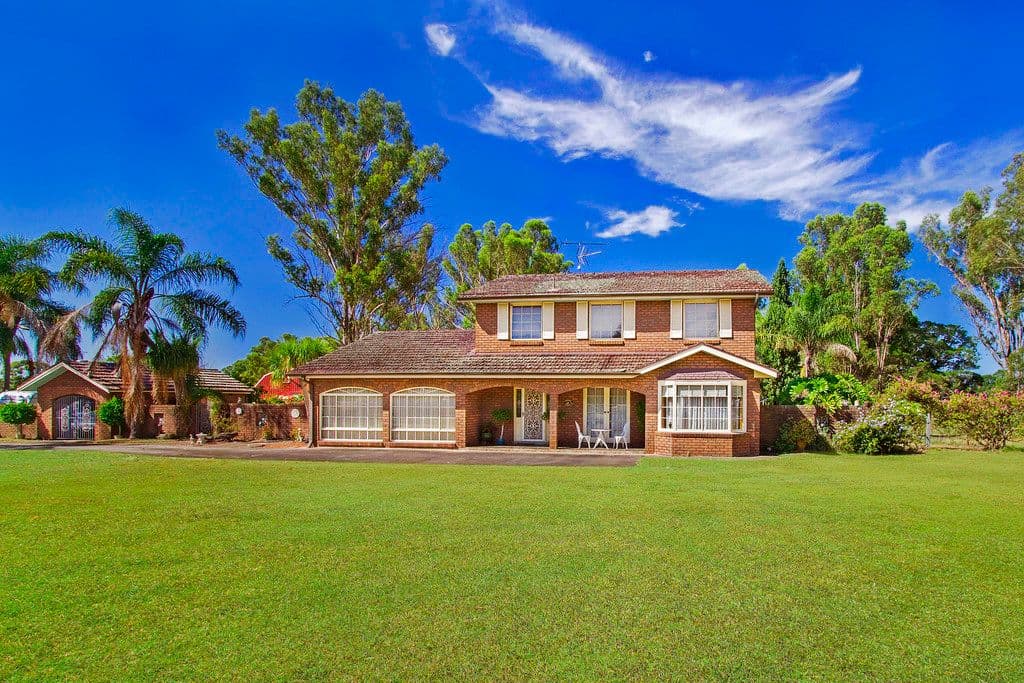 331 Windsor Road, Vineyard - Image 1