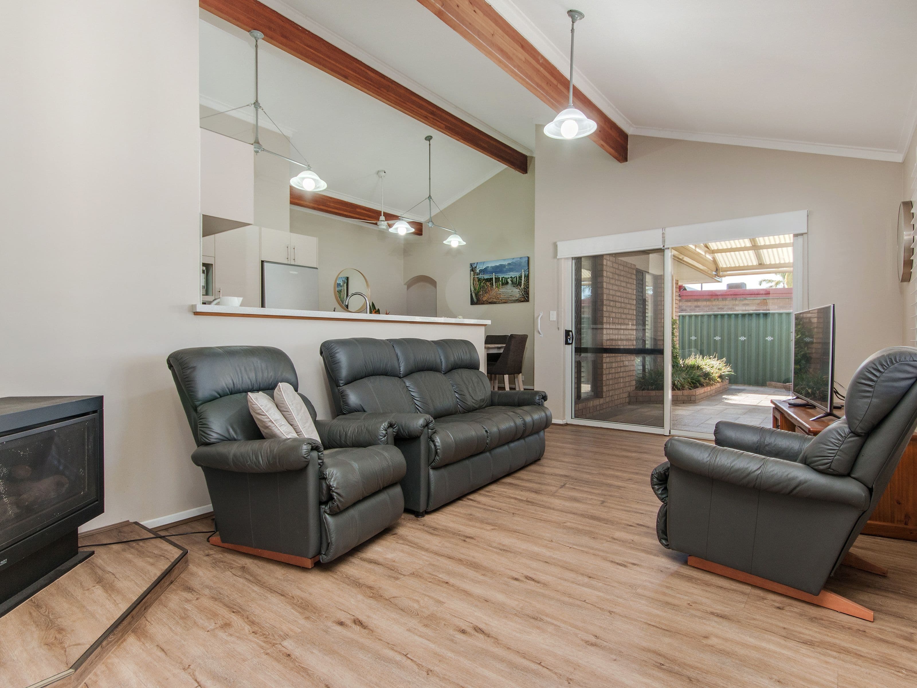 7 Kopai Crescent, Waikiki WA 6169, Waikiki - Thumbnail 2