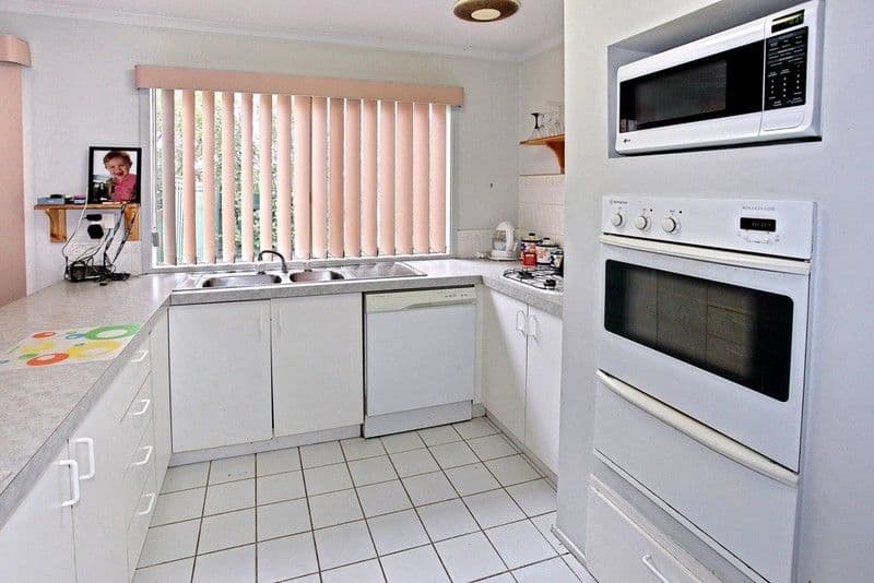 7 Kenmore Close, HOPPERS CROSSING VIC 3029, Hoppers Crossing - Thumbnail 2