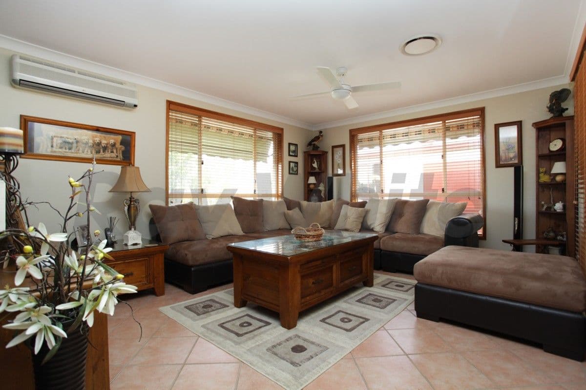 10 Wargon Crescent, GLENMORE PARK NSW 2745, Glenmore Park - Thumbnail 3