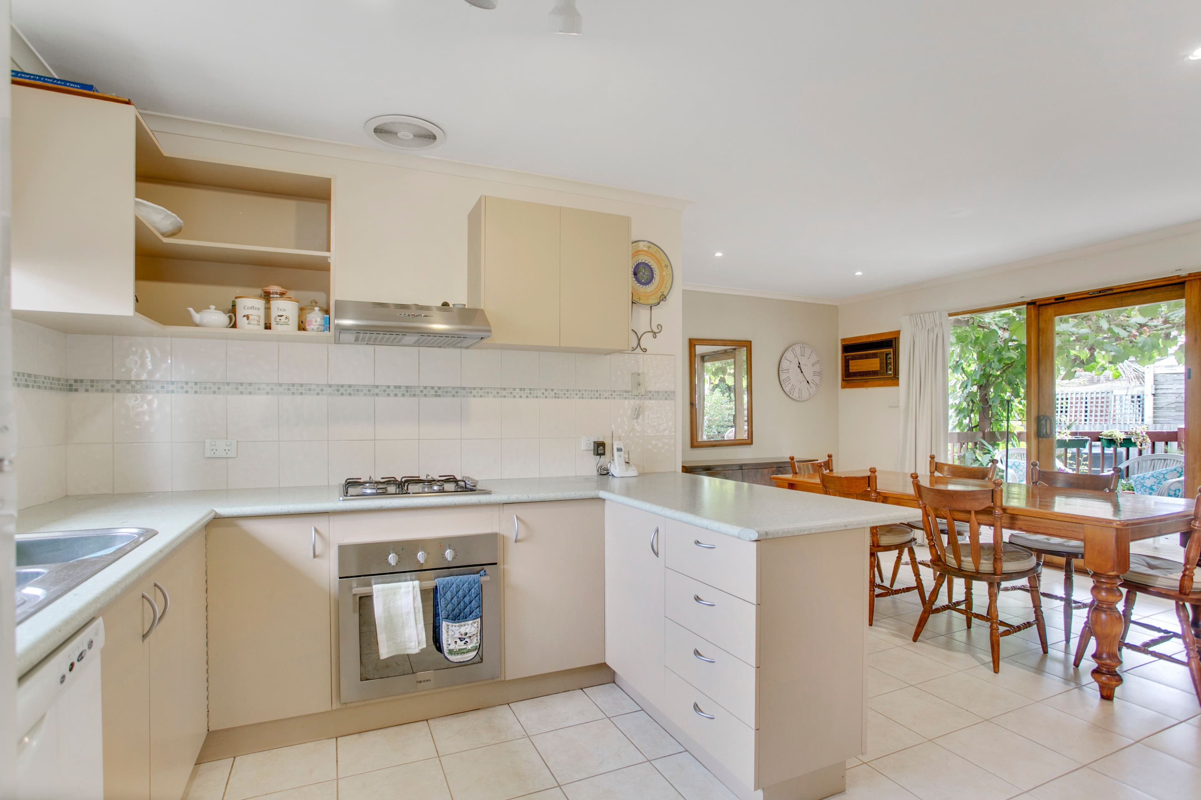 65 Raphael Crescent, Frankston VIC 3199, Frankston - Thumbnail 2