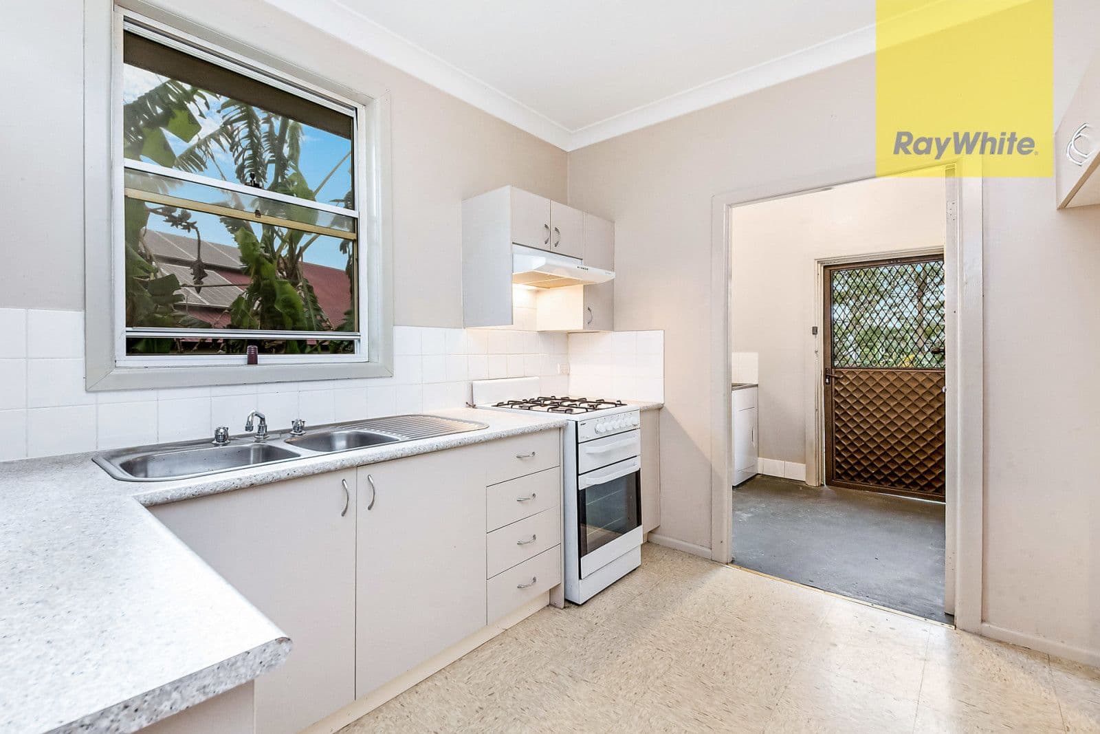 2/35 Catherine Street, Clapham - Thumbnail 3