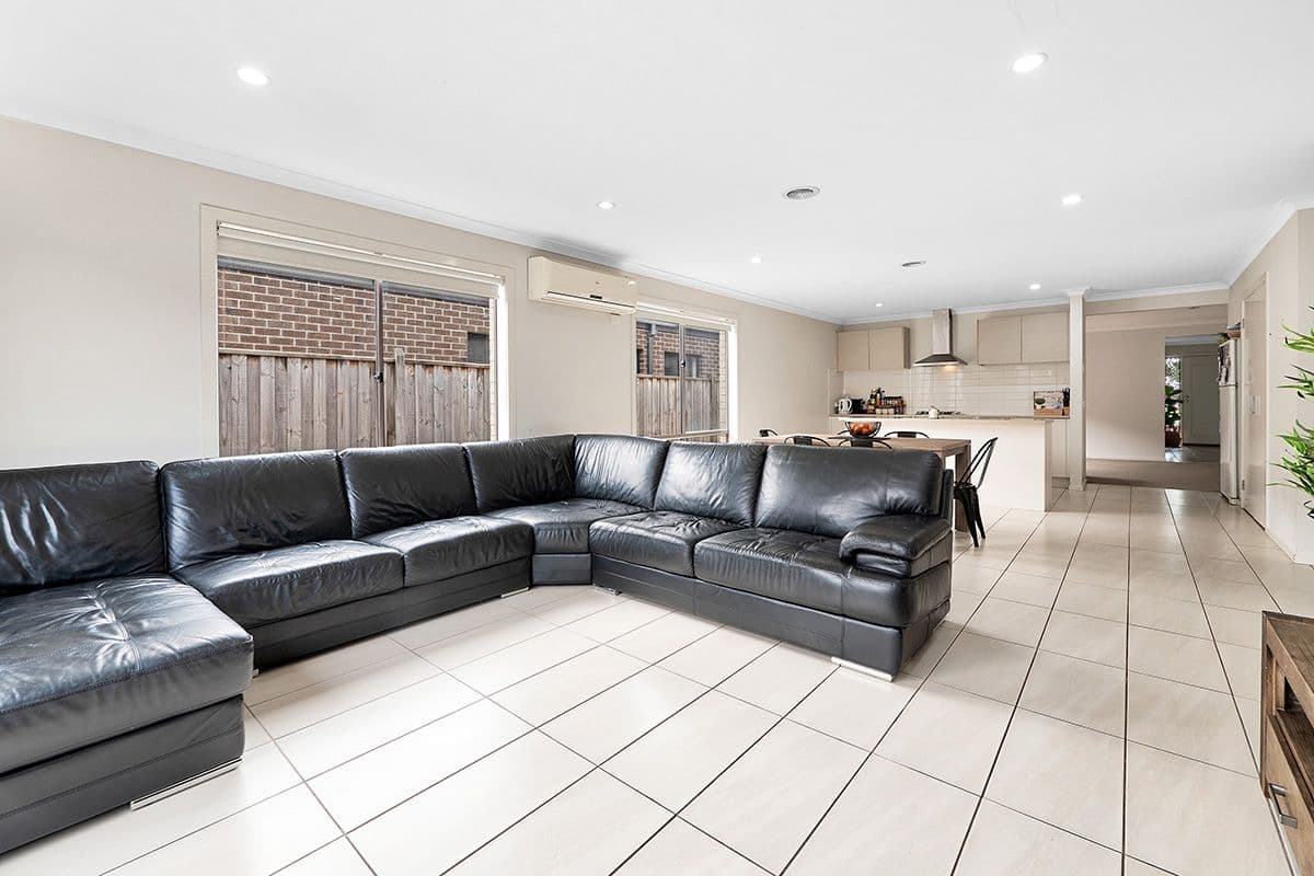 11 Tilden Rise, Cranbourne North VIC 3977, Cranbourne North - Thumbnail 2