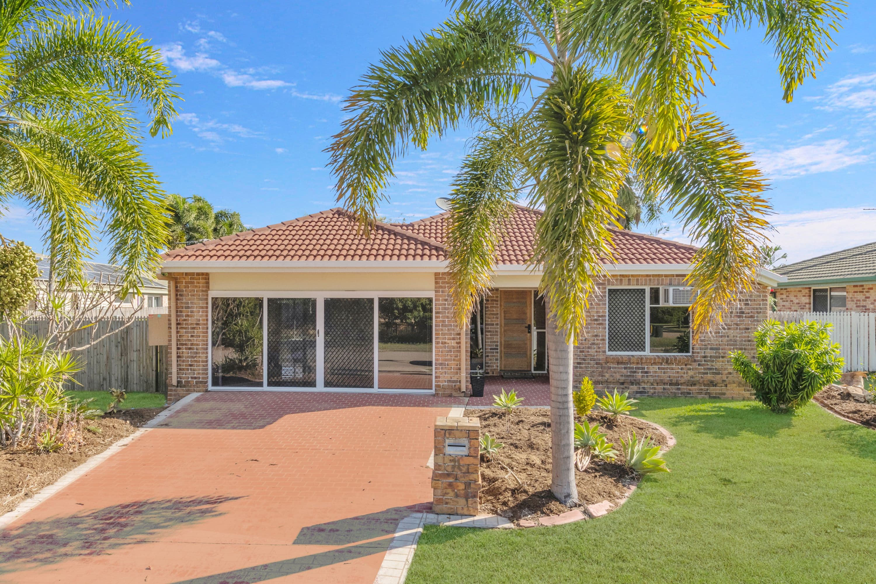 11 Dickenson Place, Kirwan QLD 4817, Kirwan - Thumbnail 2