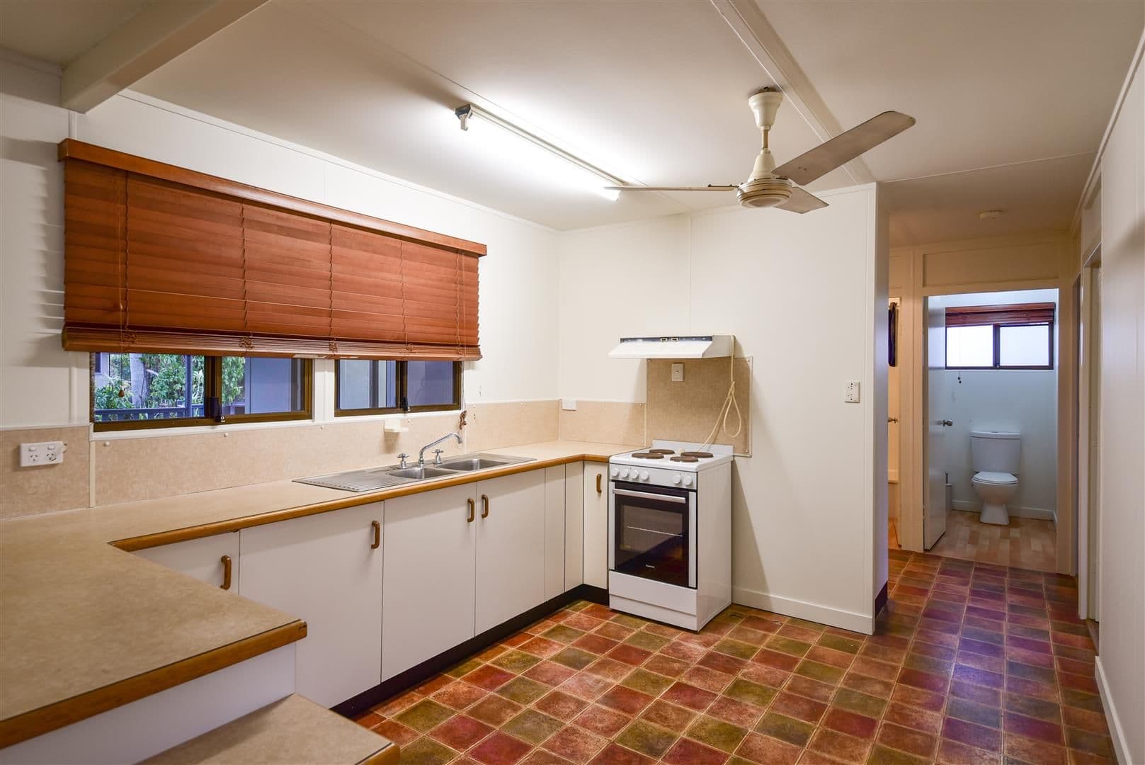 12 Atkinson Street, Proserpine QLD 4800, Proserpine - Thumbnail 2