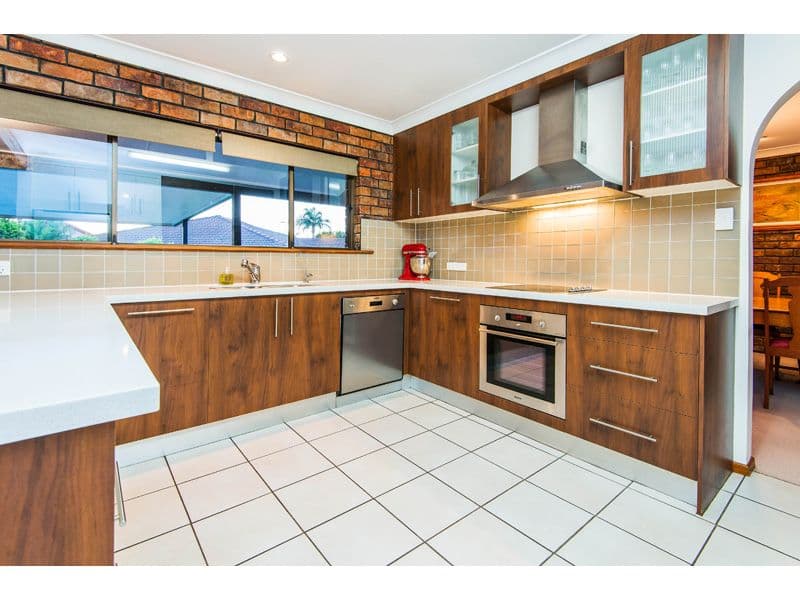 11 Bamburgh Street, CARINDALE QLD 4152, Carindale - Thumbnail 2