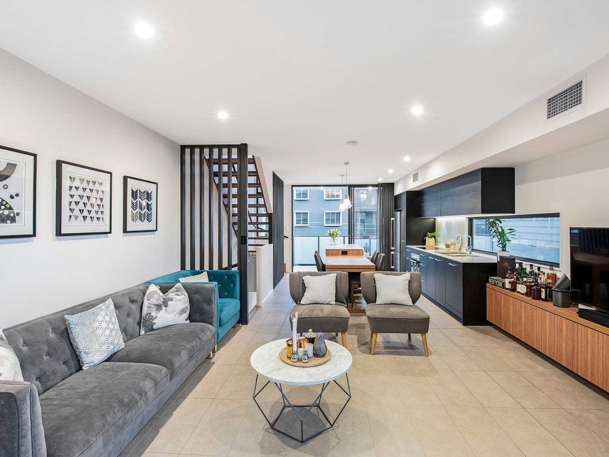 37 Latimer Street, Holland Park QLD 4121, Holland Park - Thumbnail 2