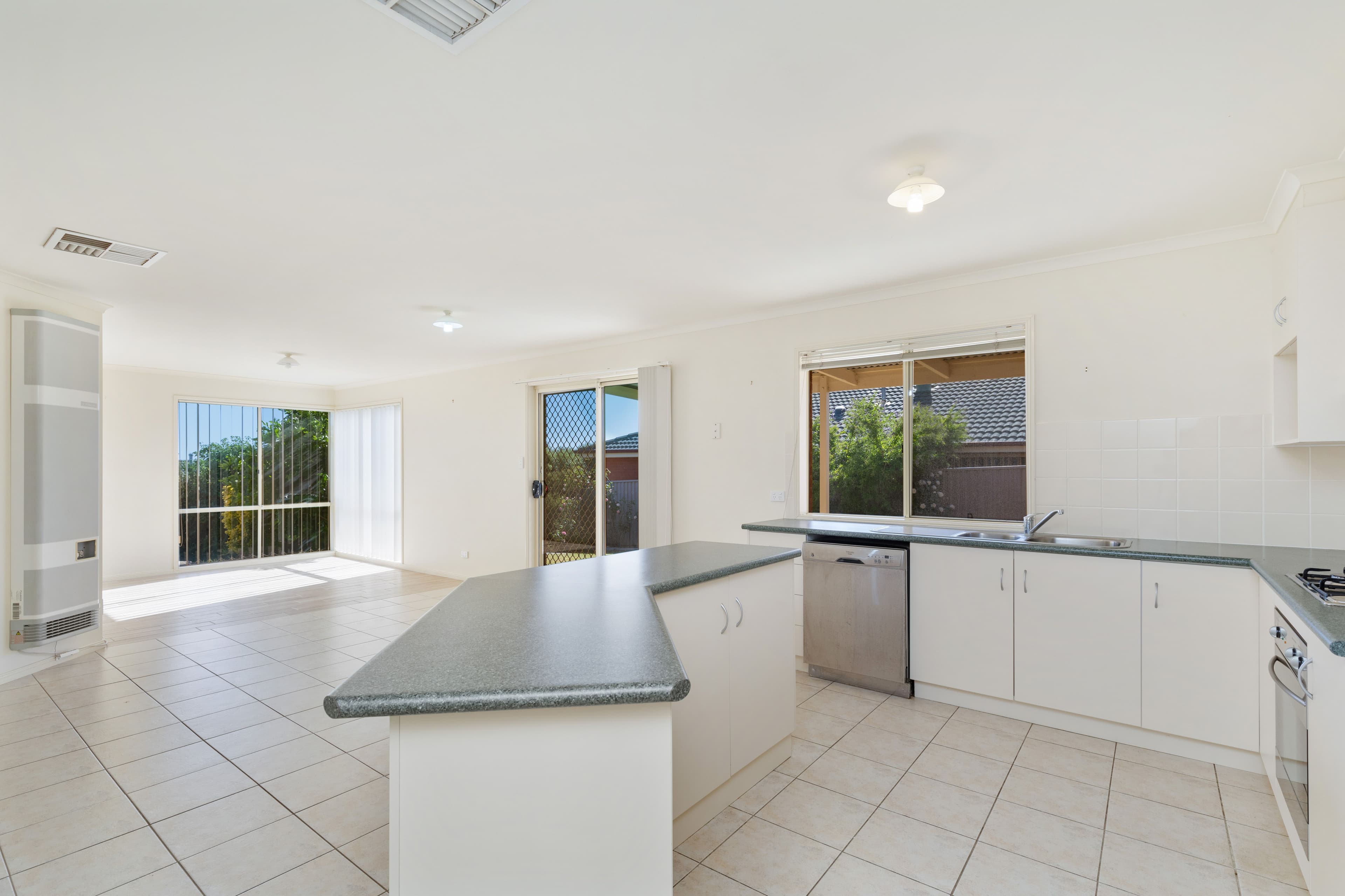 17 Dobell Place, Lloyd NSW 2650, Lloyd - Thumbnail 2