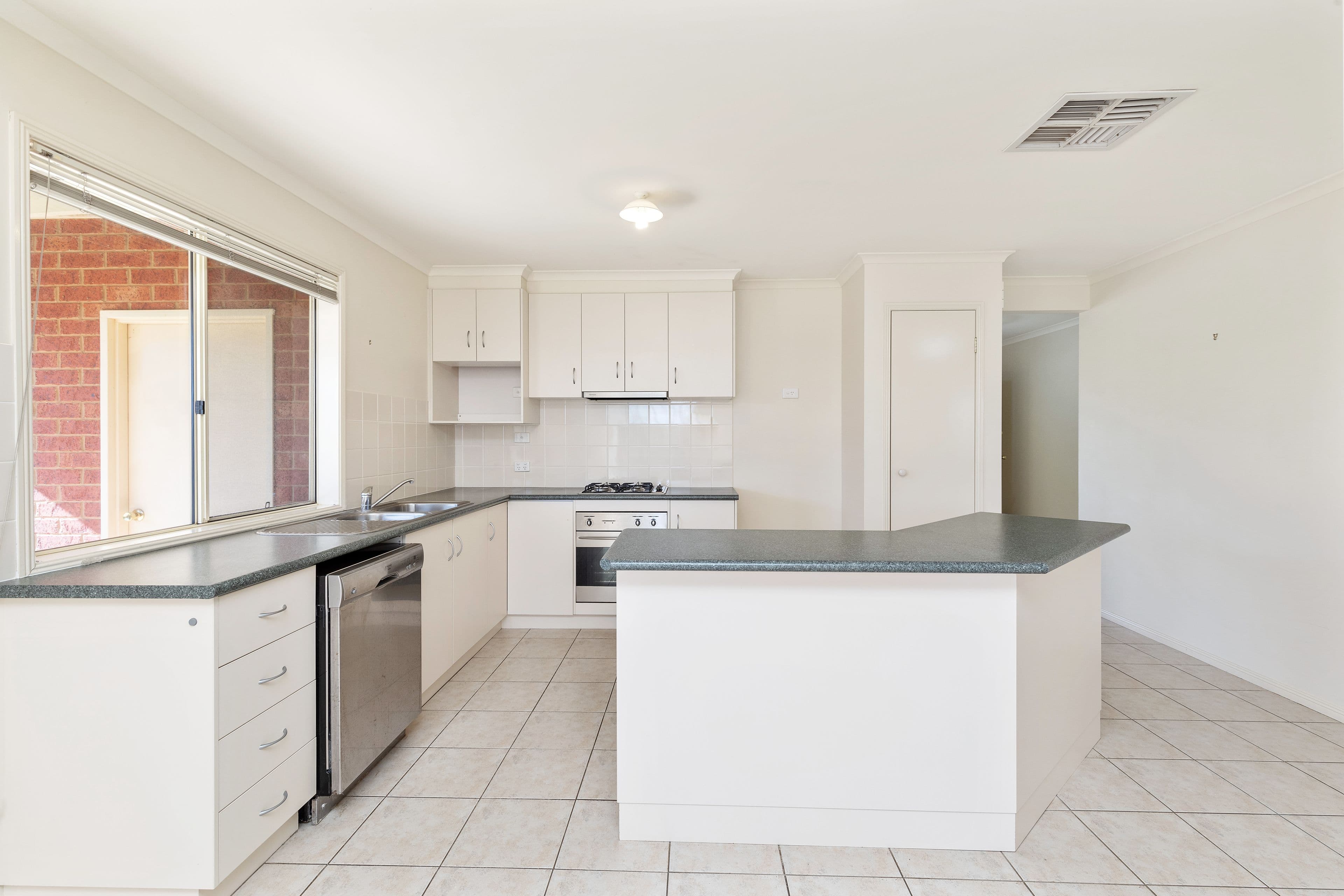 17 Dobell Place, Lloyd NSW 2650, Lloyd - Thumbnail 3