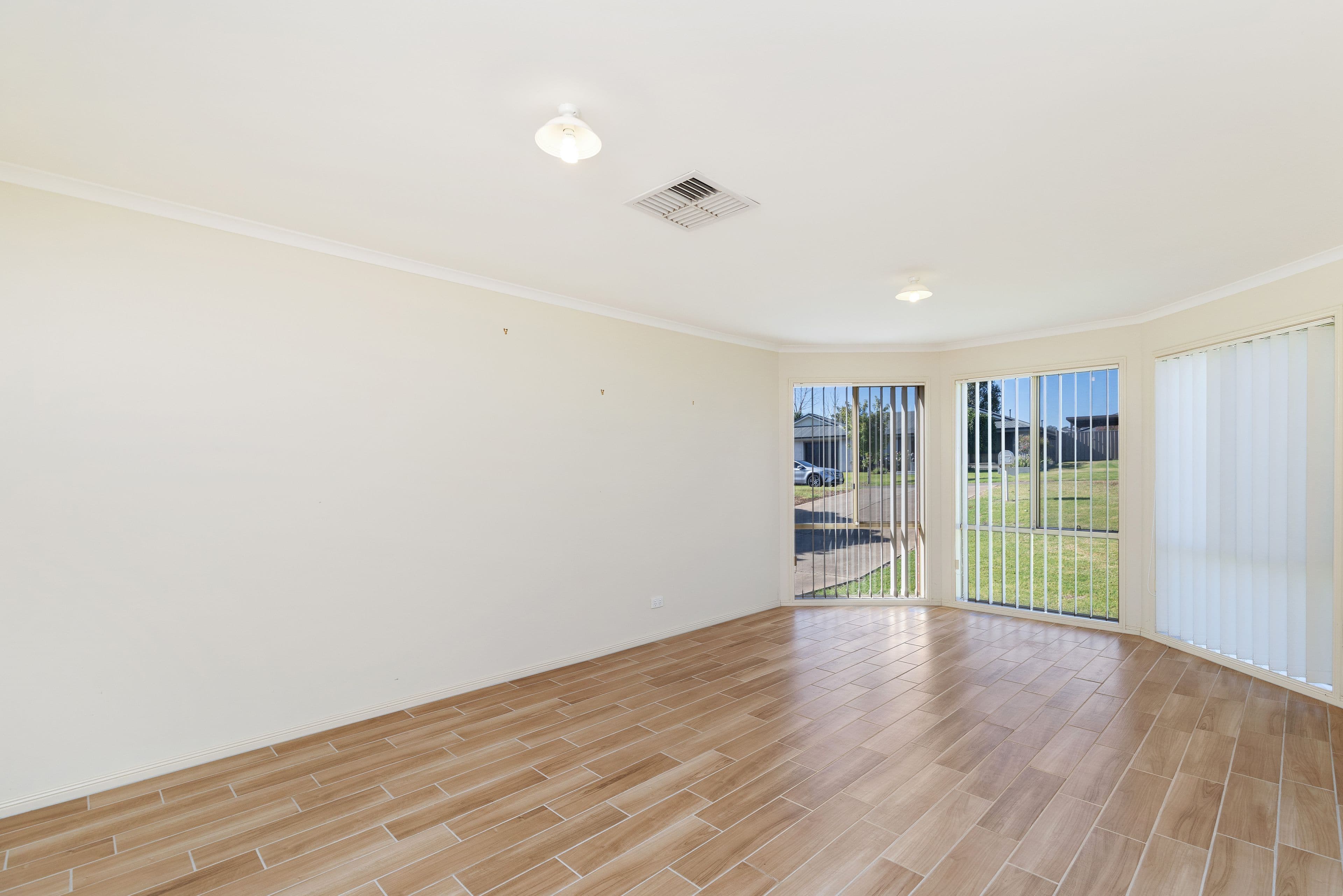 17 Dobell Place, Lloyd NSW 2650, Lloyd - Thumbnail 4