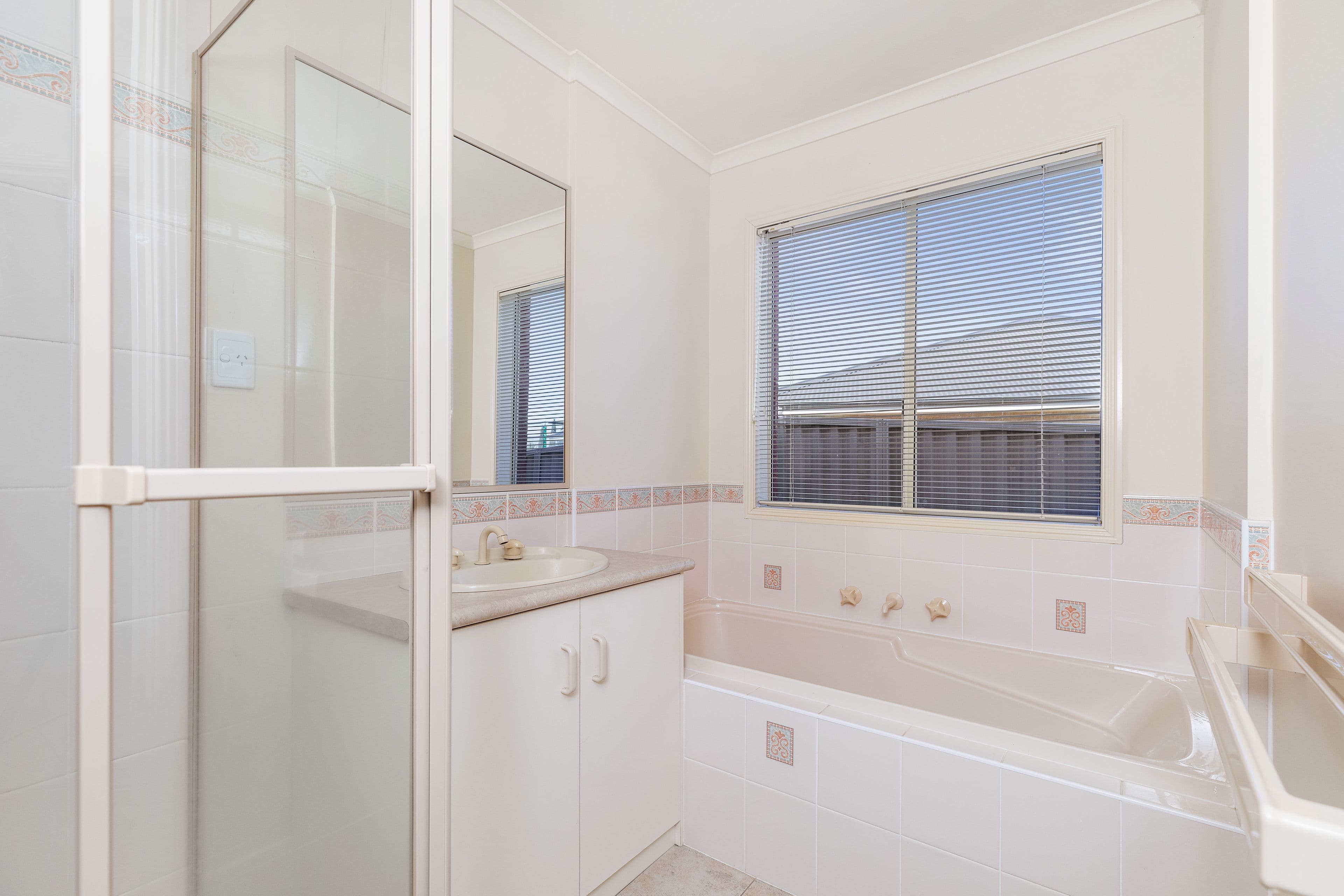 17 Dobell Place, Lloyd NSW 2650, Lloyd - Thumbnail 7