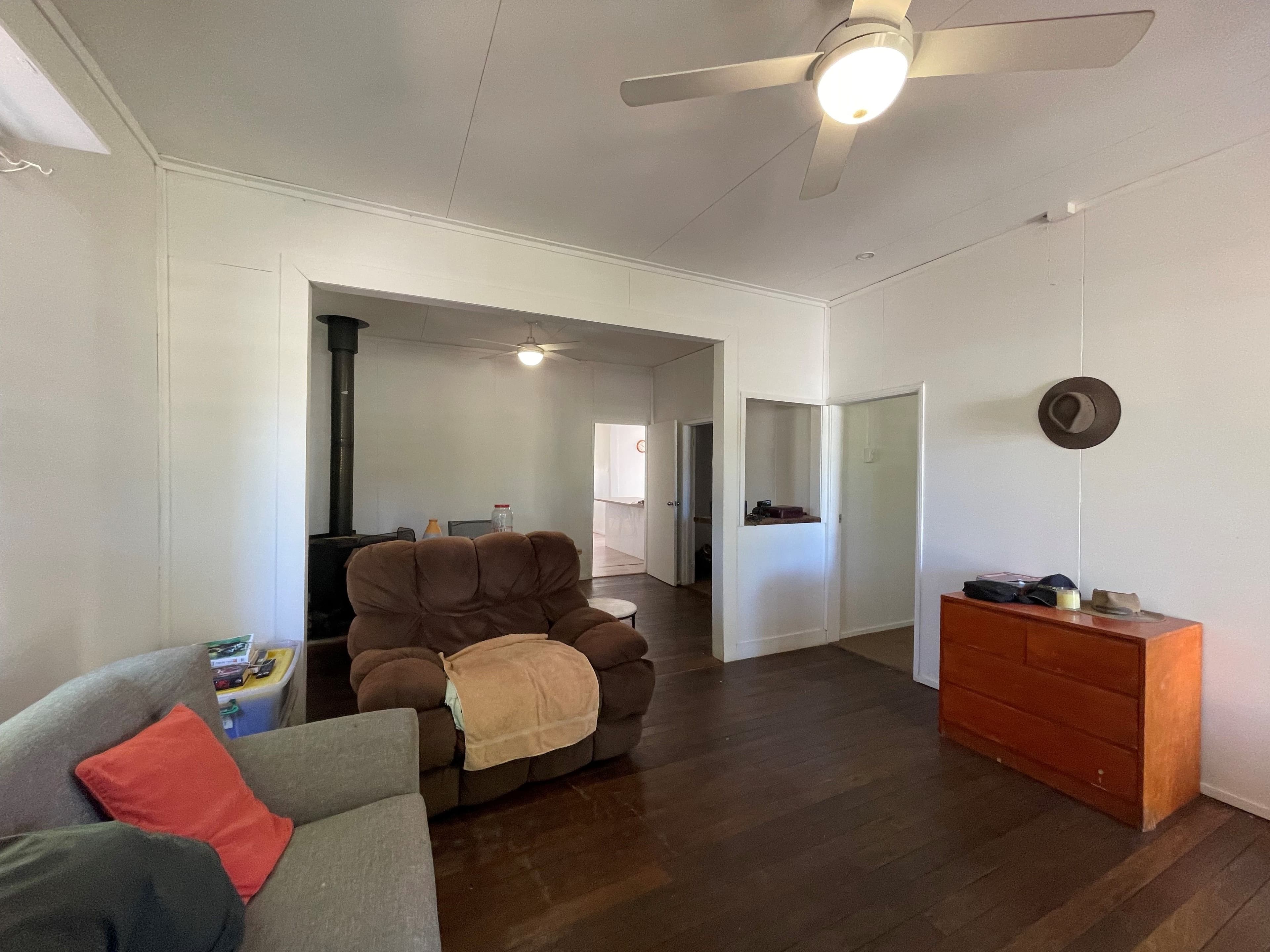 138 Yew Street, Barcaldine QLD 4725, Barcaldine - Thumbnail 2