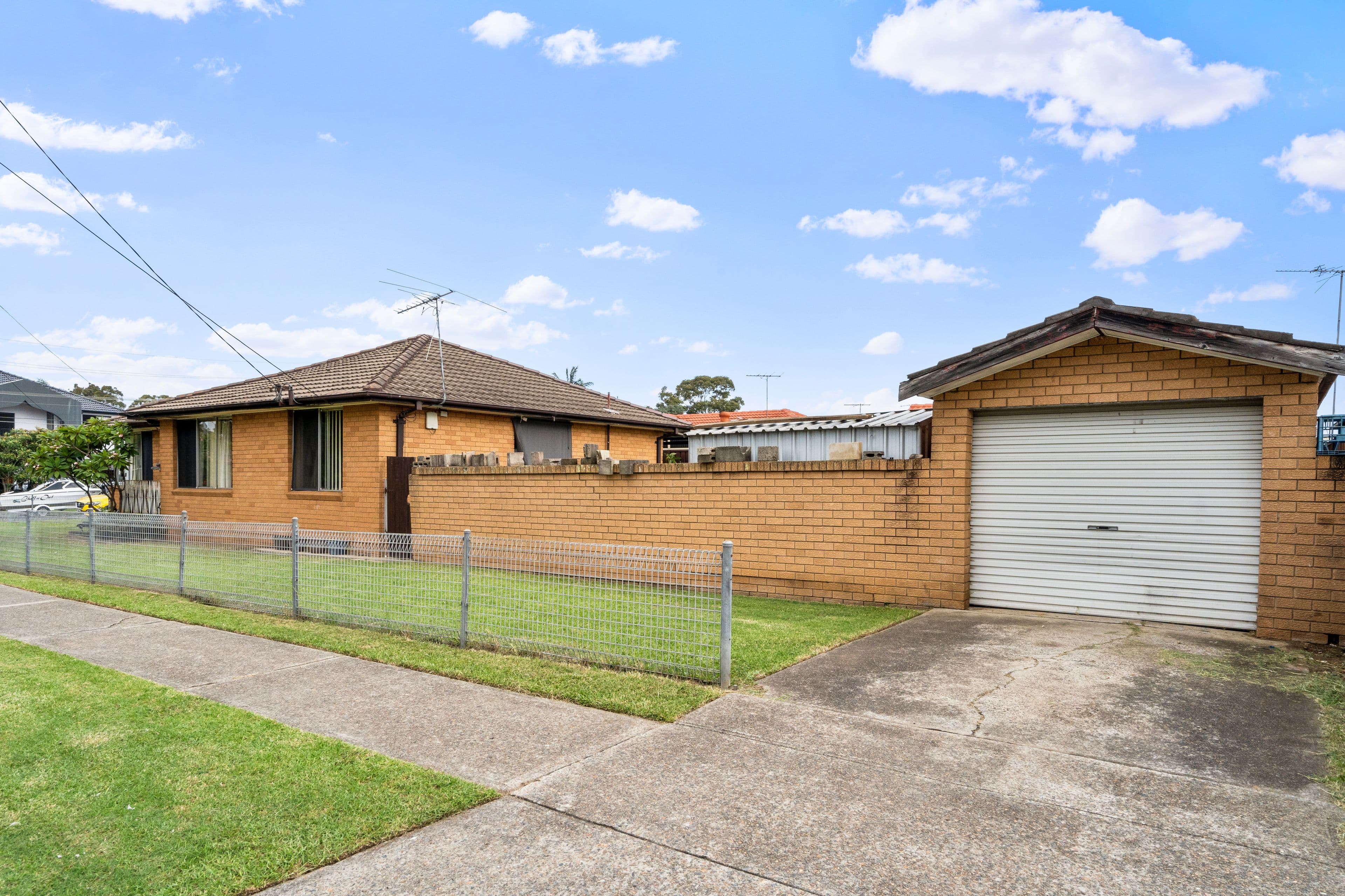 2 McKell Avenue, Casula NSW 2170, Casula - Thumbnail 3