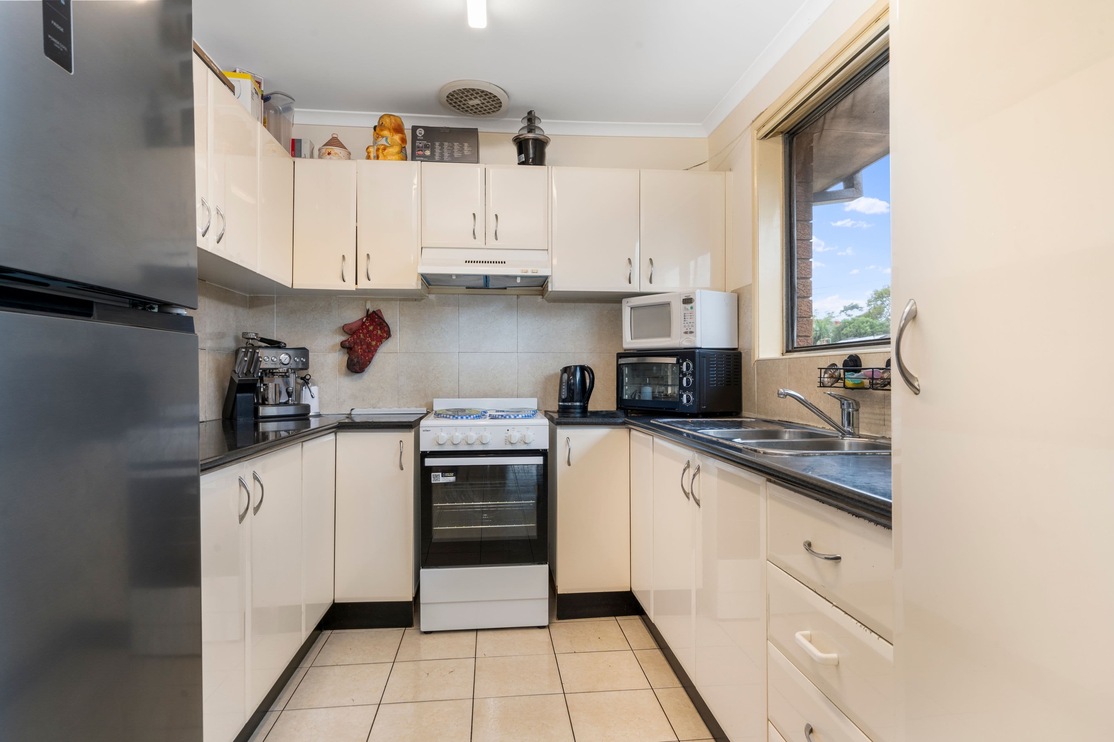 2 McKell Avenue, Casula NSW 2170, Casula - Thumbnail 5