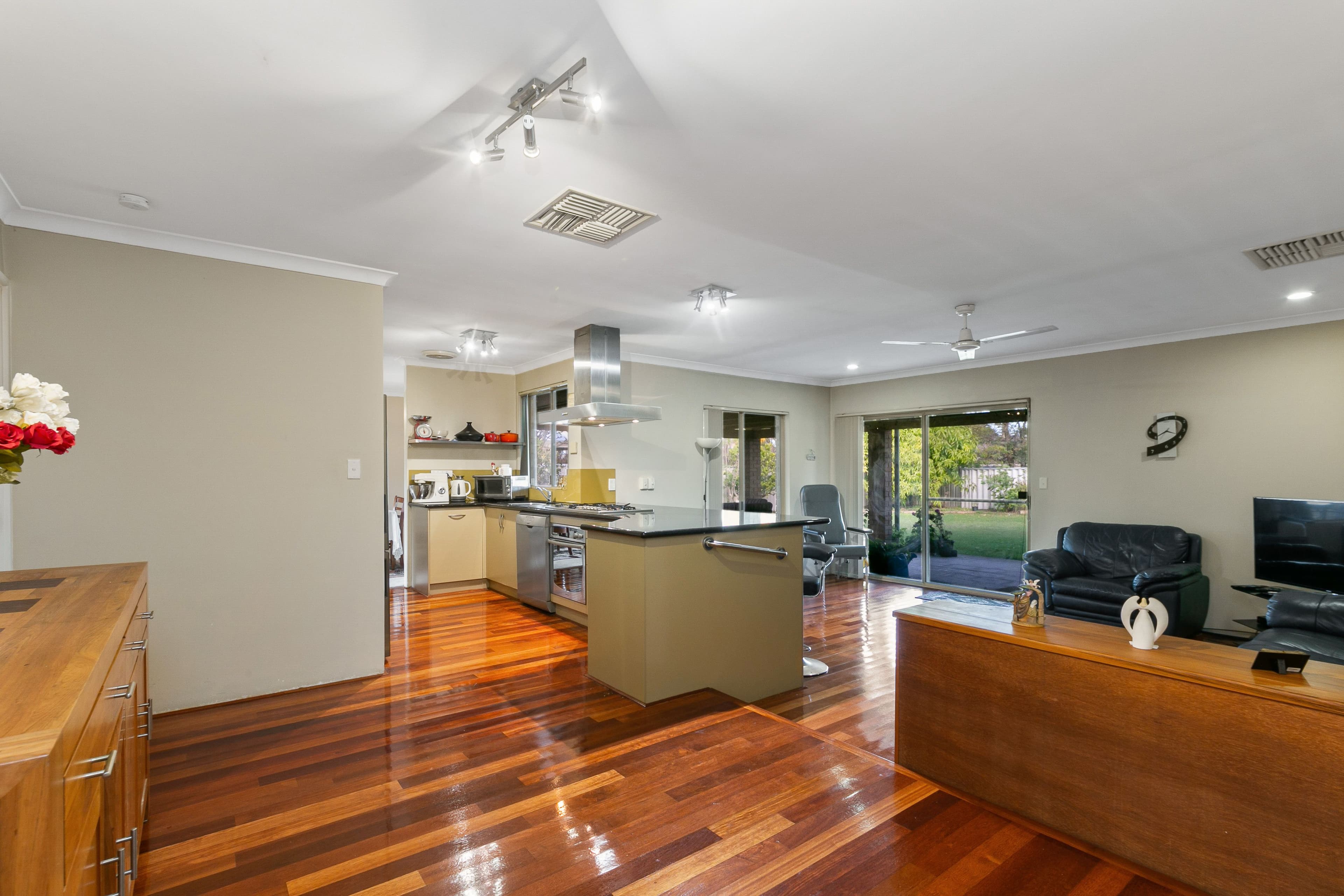 11 Underwood Grove, Kardinya WA 6163, Kardinya - Thumbnail 2