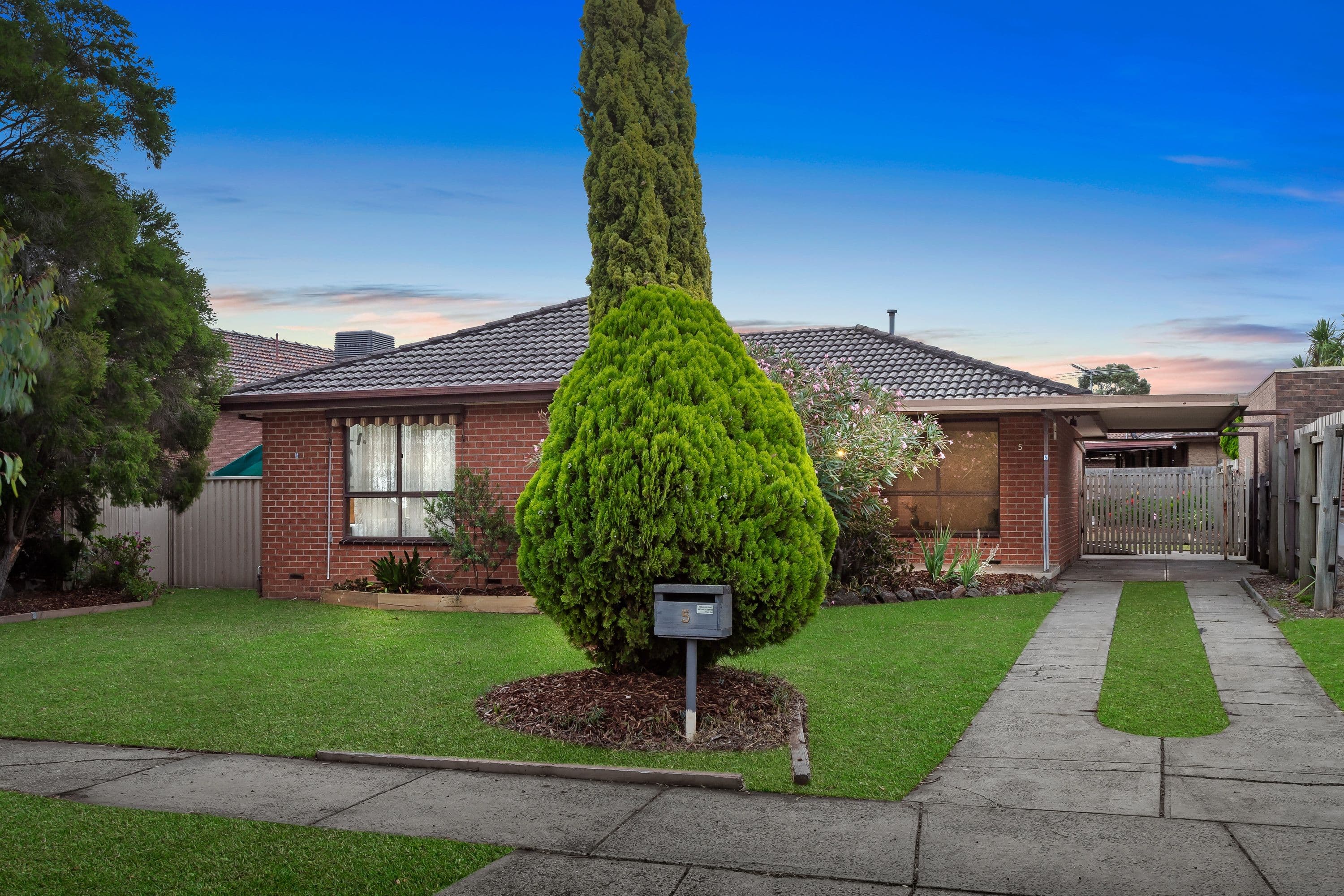 5 Buckland Crescent, Epping VIC 3076, Epping - Image 1
