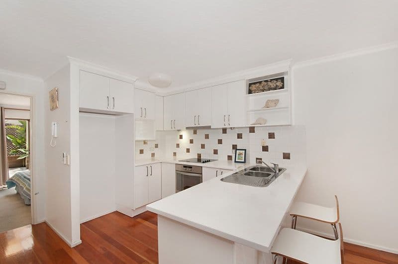26 Albatross Avenue, MERMAID BEACH QLD 4218, Mermaid Beach - Thumbnail 2