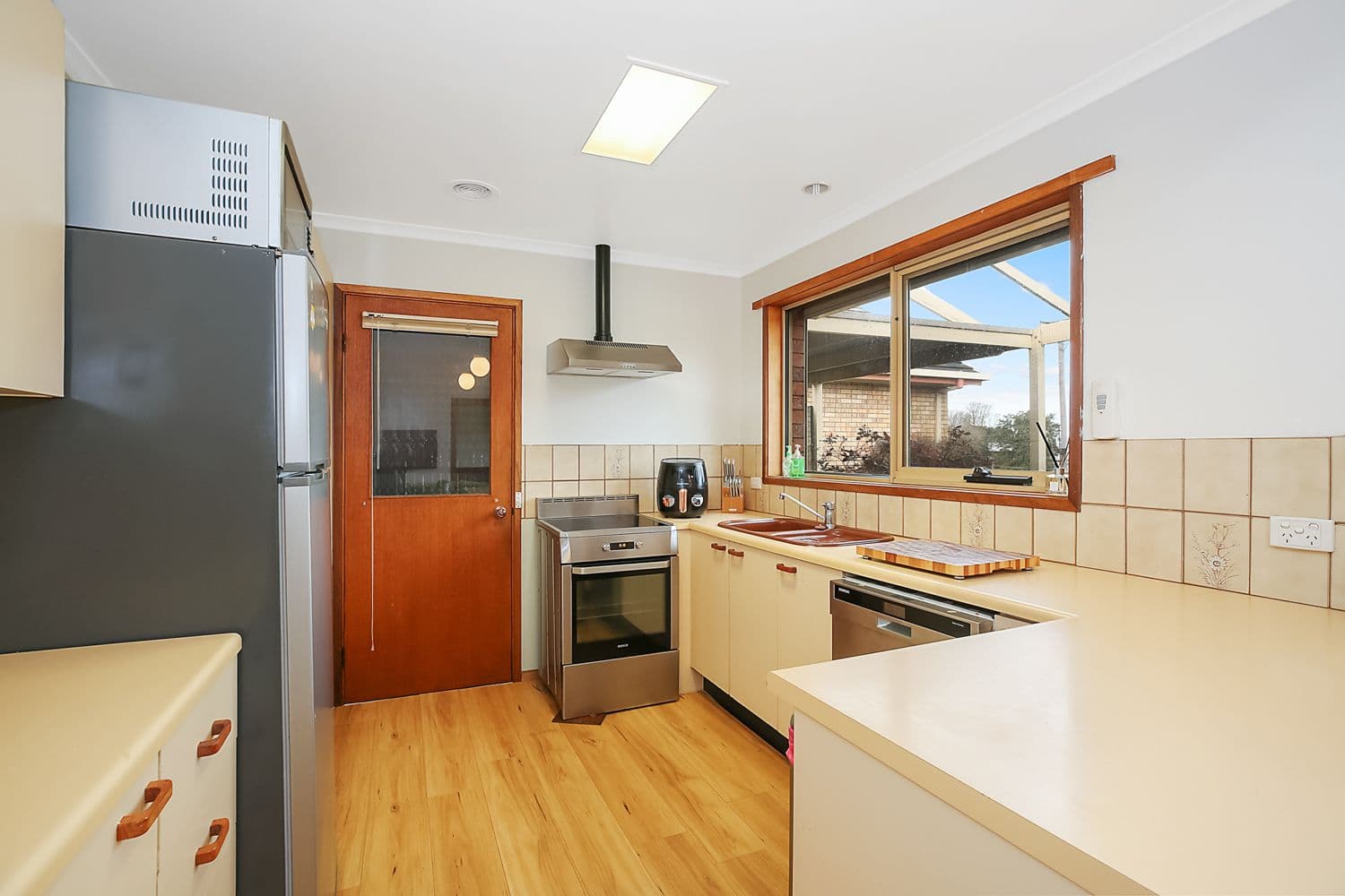 24 Peter Street, Cobden VIC 3266, Cobden - Thumbnail 3