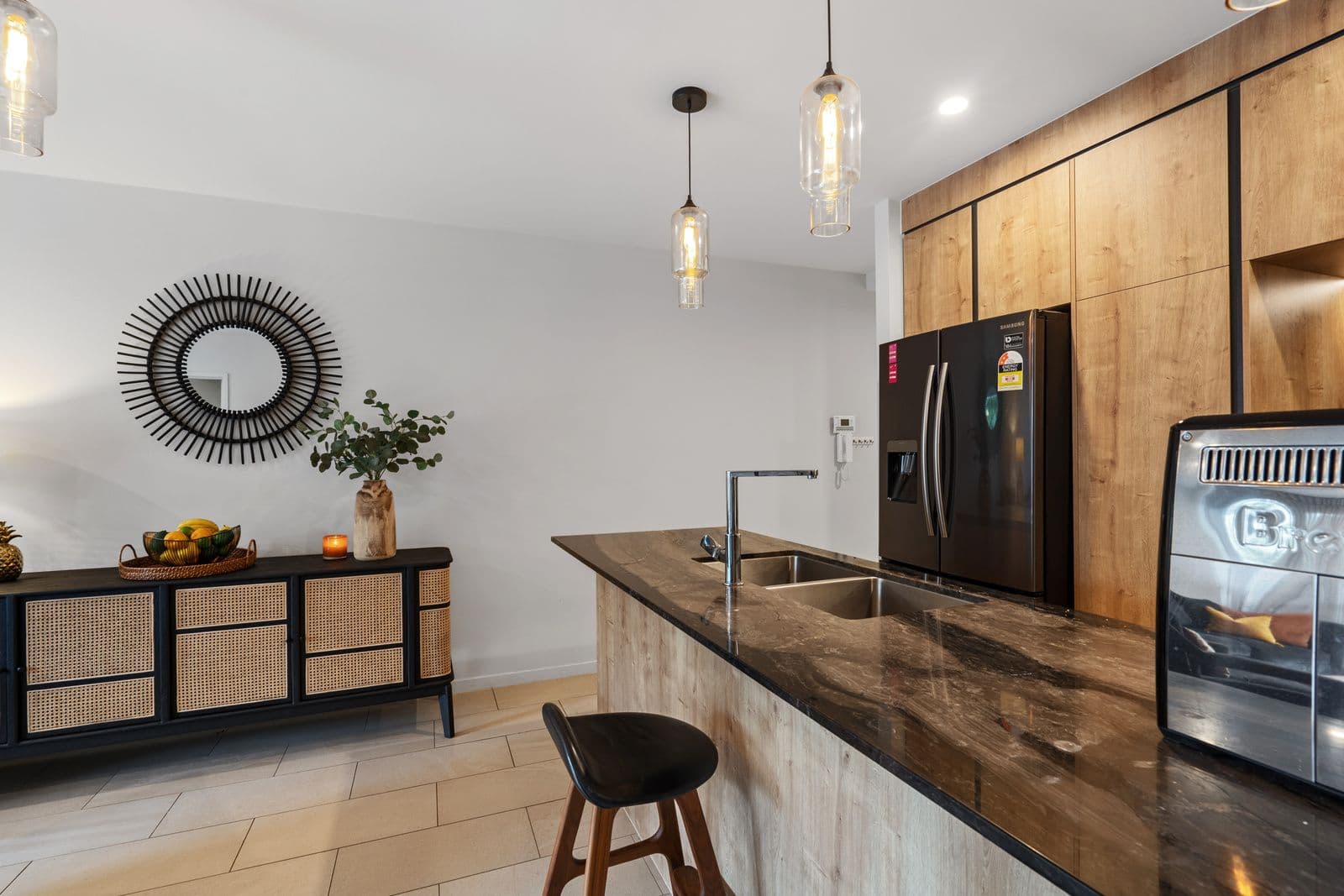 15 Roseglen Street, Greenslopes QLD 4120, Greenslopes - Thumbnail 2