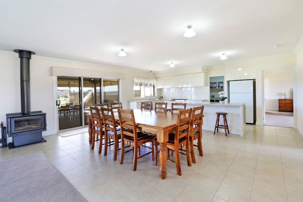 19 Macrossan Avenue, Bannockburn VIC 3331, Bannockburn - Thumbnail 2
