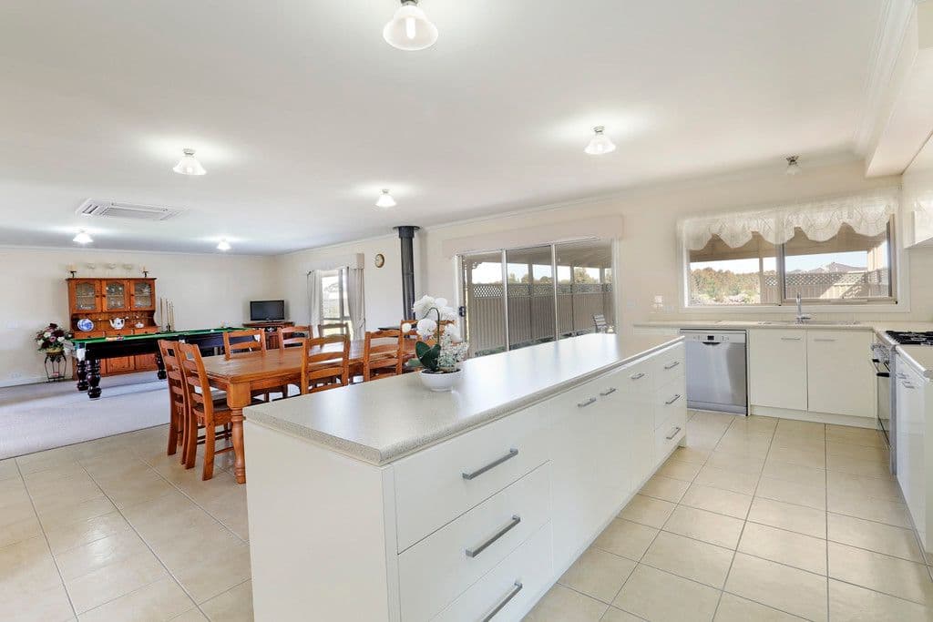 19 Macrossan Avenue, Bannockburn VIC 3331, Bannockburn - Thumbnail 3
