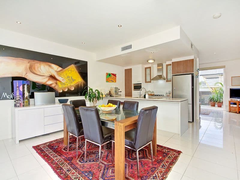 17 Queens Road, TARINGA QLD 4068, Taringa - Image 1