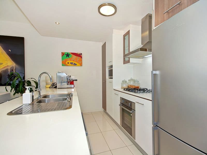 17 Queens Road, TARINGA QLD 4068, Taringa - Thumbnail 6