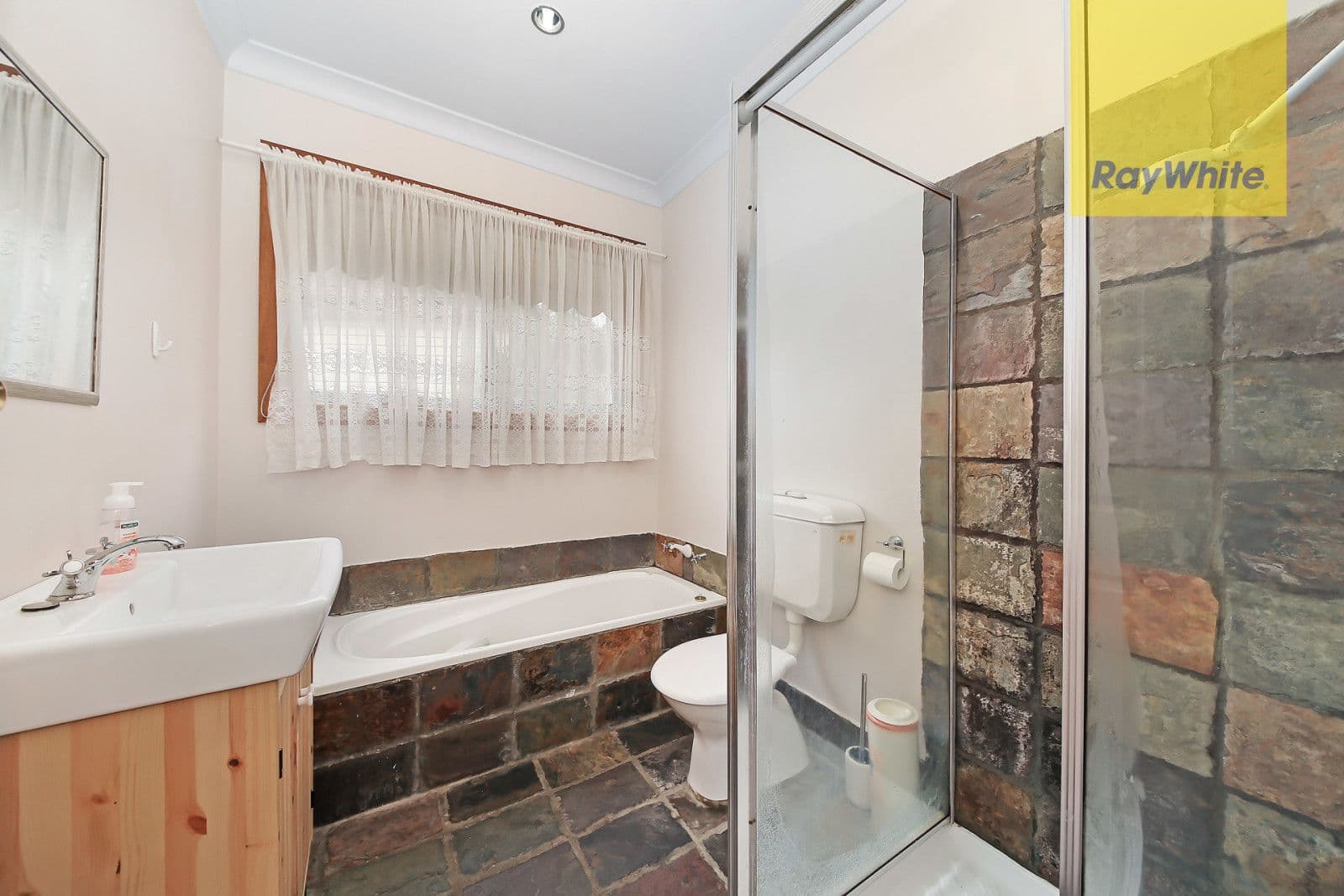4 Highland Avenue, Toongabbie - Thumbnail 4