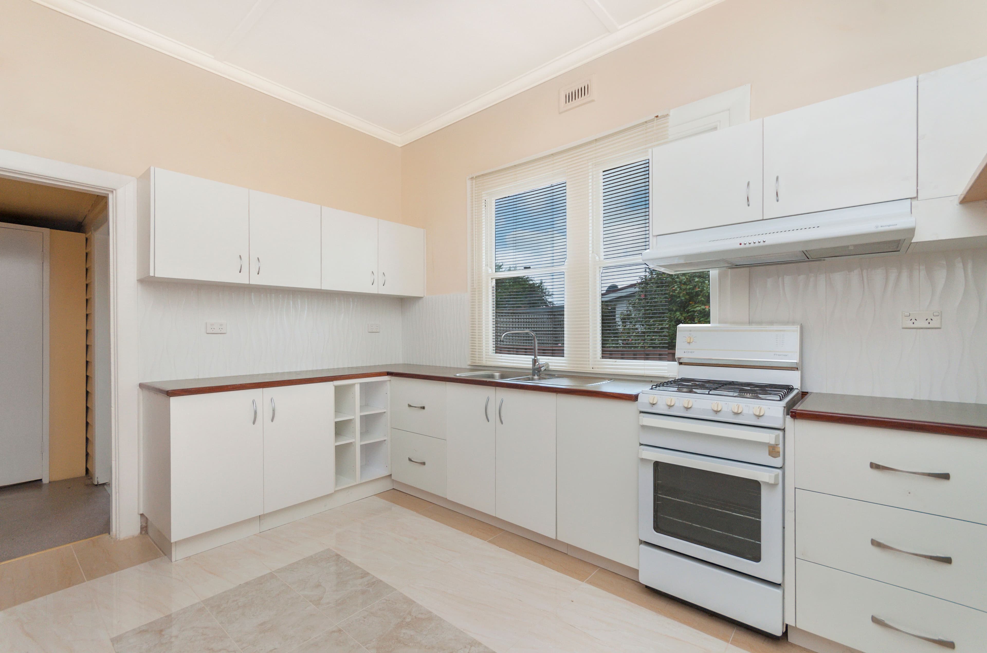 147 King Street, Hamilton VIC 3300, Hamilton - Thumbnail 2
