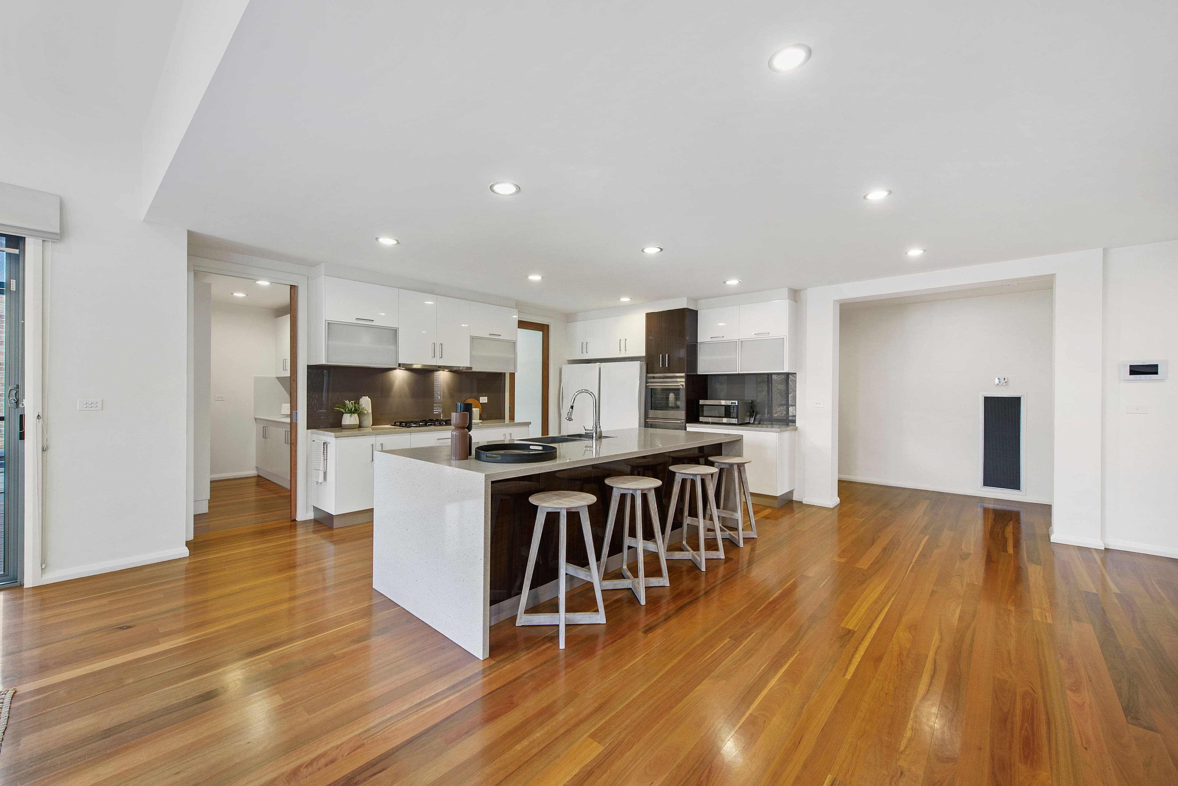 8 Whiteley Parade, Taylors Lakes VIC 3038, Taylors Lakes - Thumbnail 3