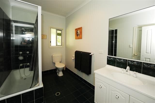 453 Haddock Drive, GLADSTONE QLD 4680, Gladstone - Thumbnail 8