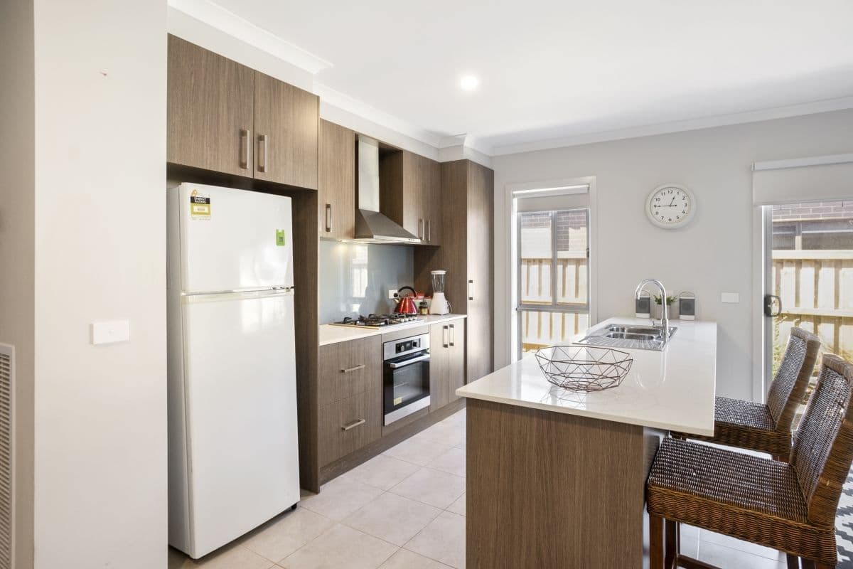 35 Allunga Way, Werribee VIC 3030, Werribee - Thumbnail 3