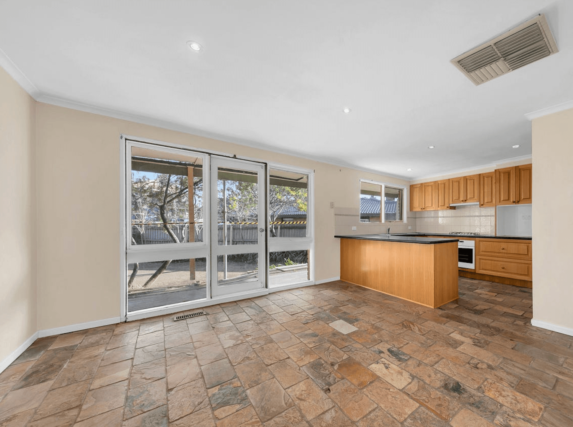 6 Mosstrooper Court, Mill Park VIC 3082, Mill Park - Thumbnail 2