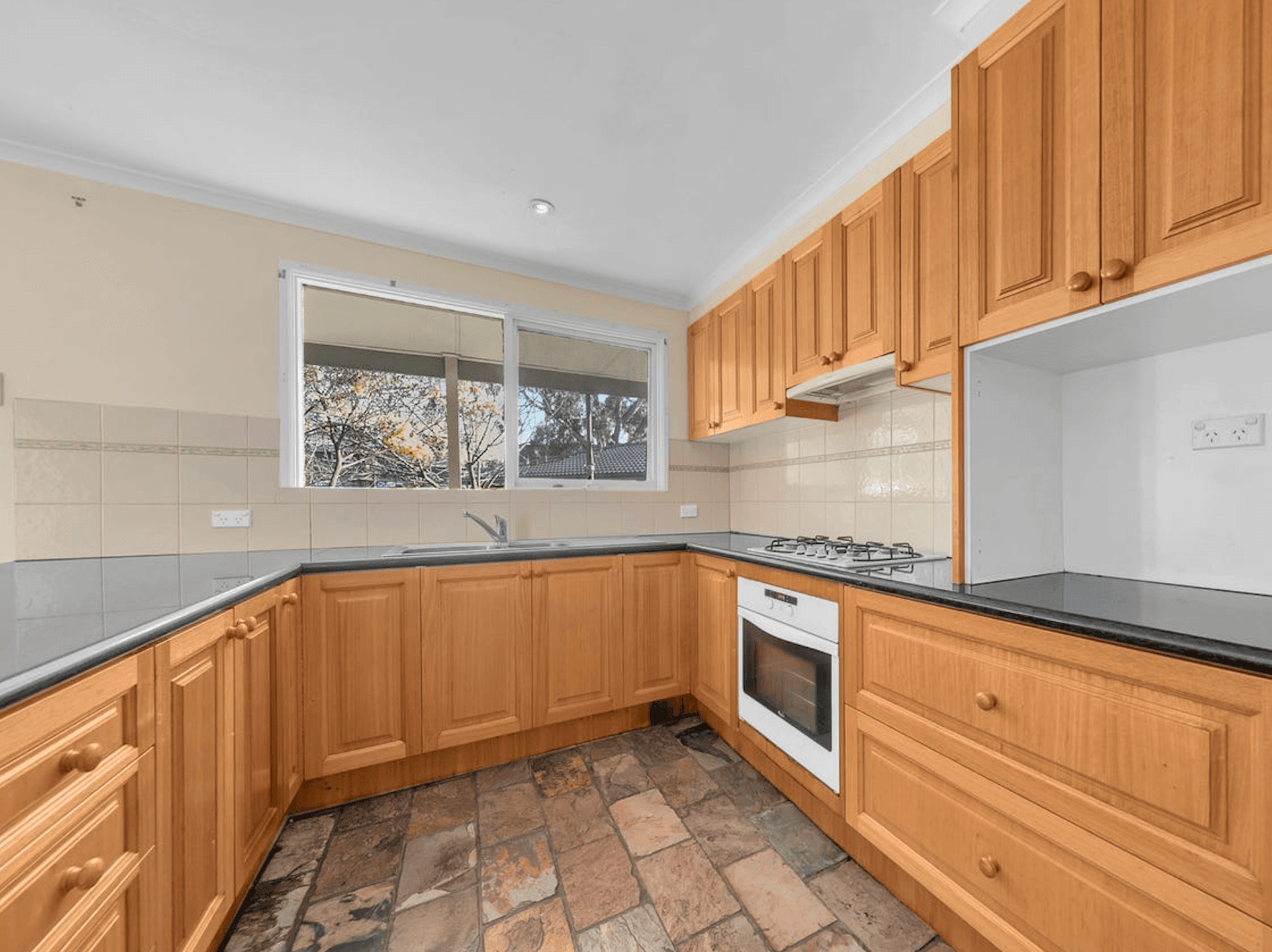 6 Mosstrooper Court, Mill Park VIC 3082, Mill Park - Thumbnail 3