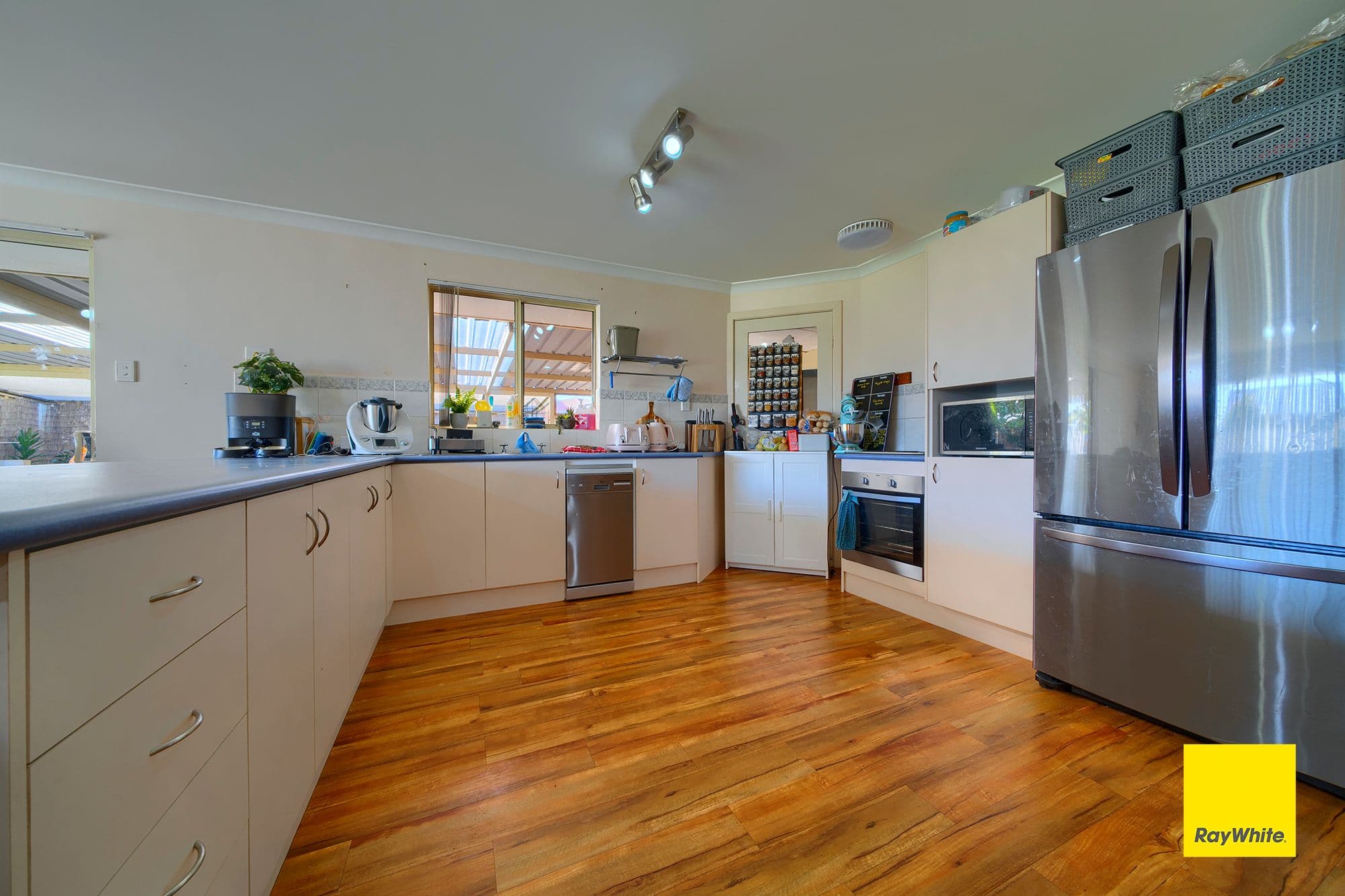 40 Granada Crescent, Orana WA 6330, Orana - Thumbnail 5