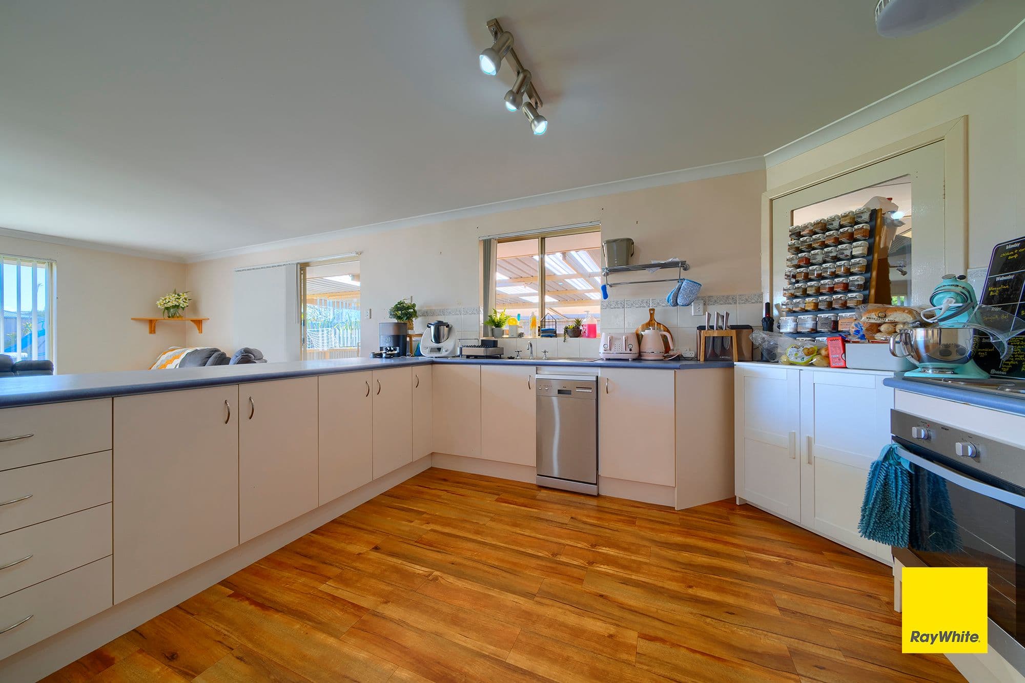 40 Granada Crescent, Orana WA 6330, Orana - Thumbnail 6