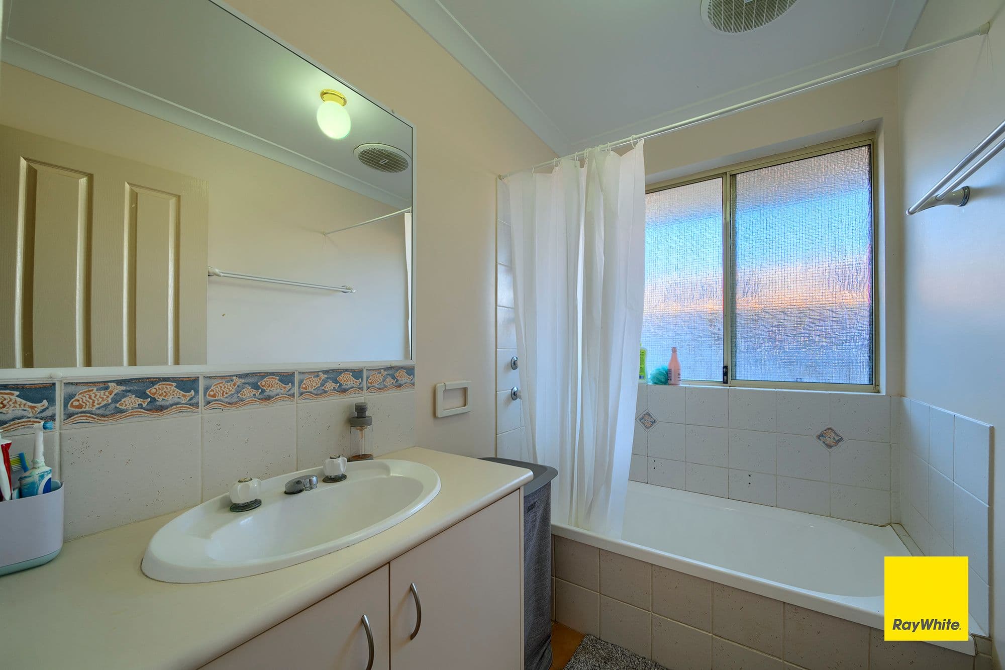 40 Granada Crescent, Orana WA 6330, Orana - Thumbnail 7