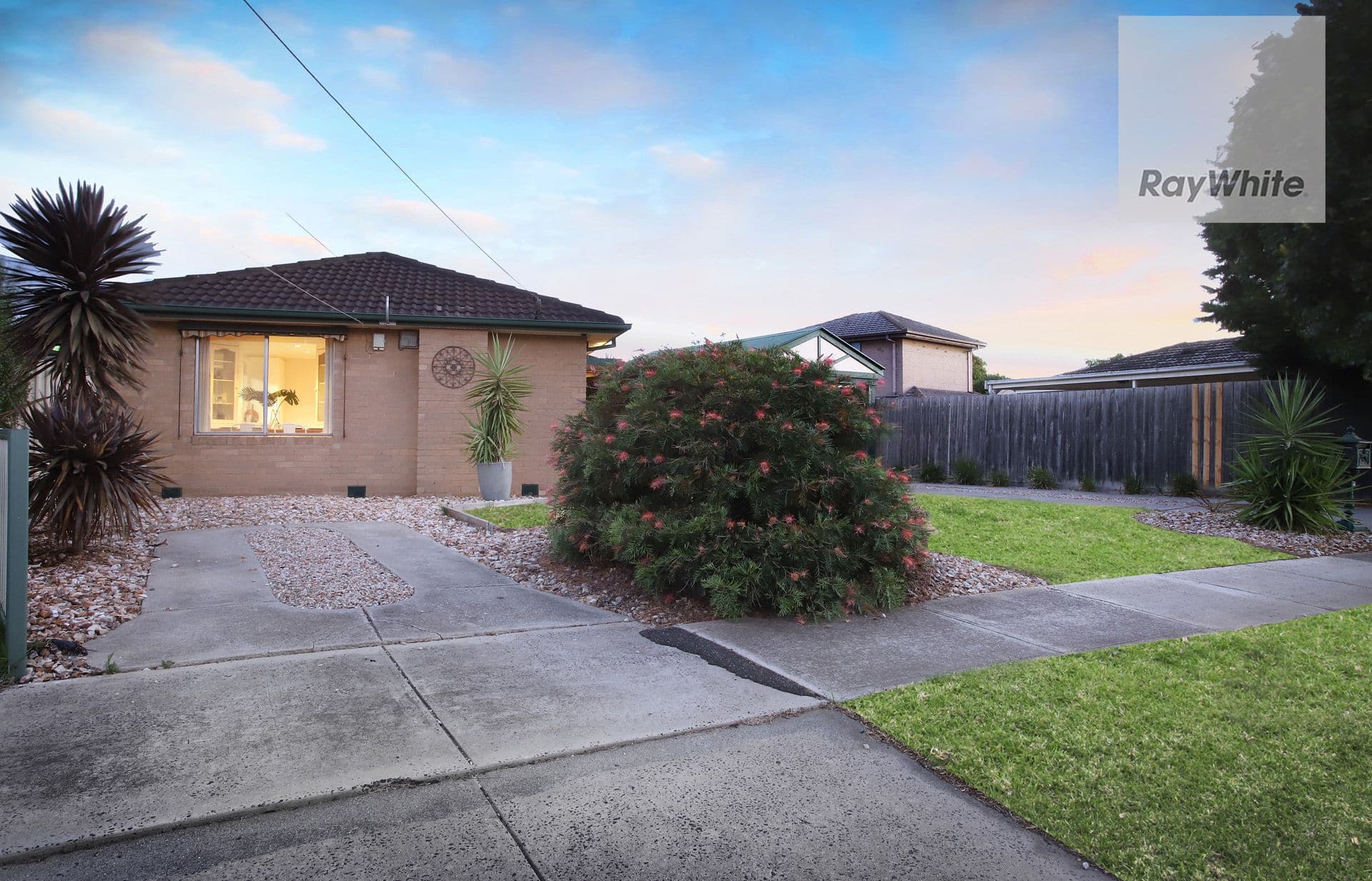 4 Sutton Close, Gladstone Park VIC 3043, Gladstone Park - Thumbnail 2